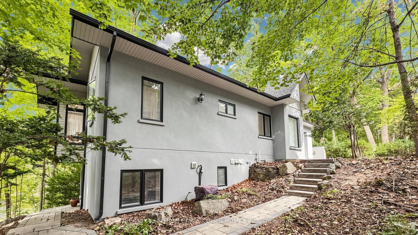 7 Greenbrook Drive, Toronto, ON M6M 2J8