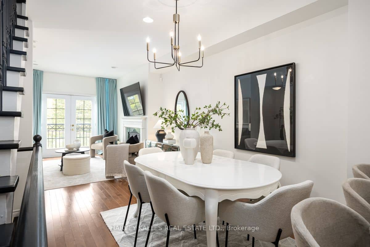 1 Baxter Street TH 9, Toronto, ON M4W 3W1