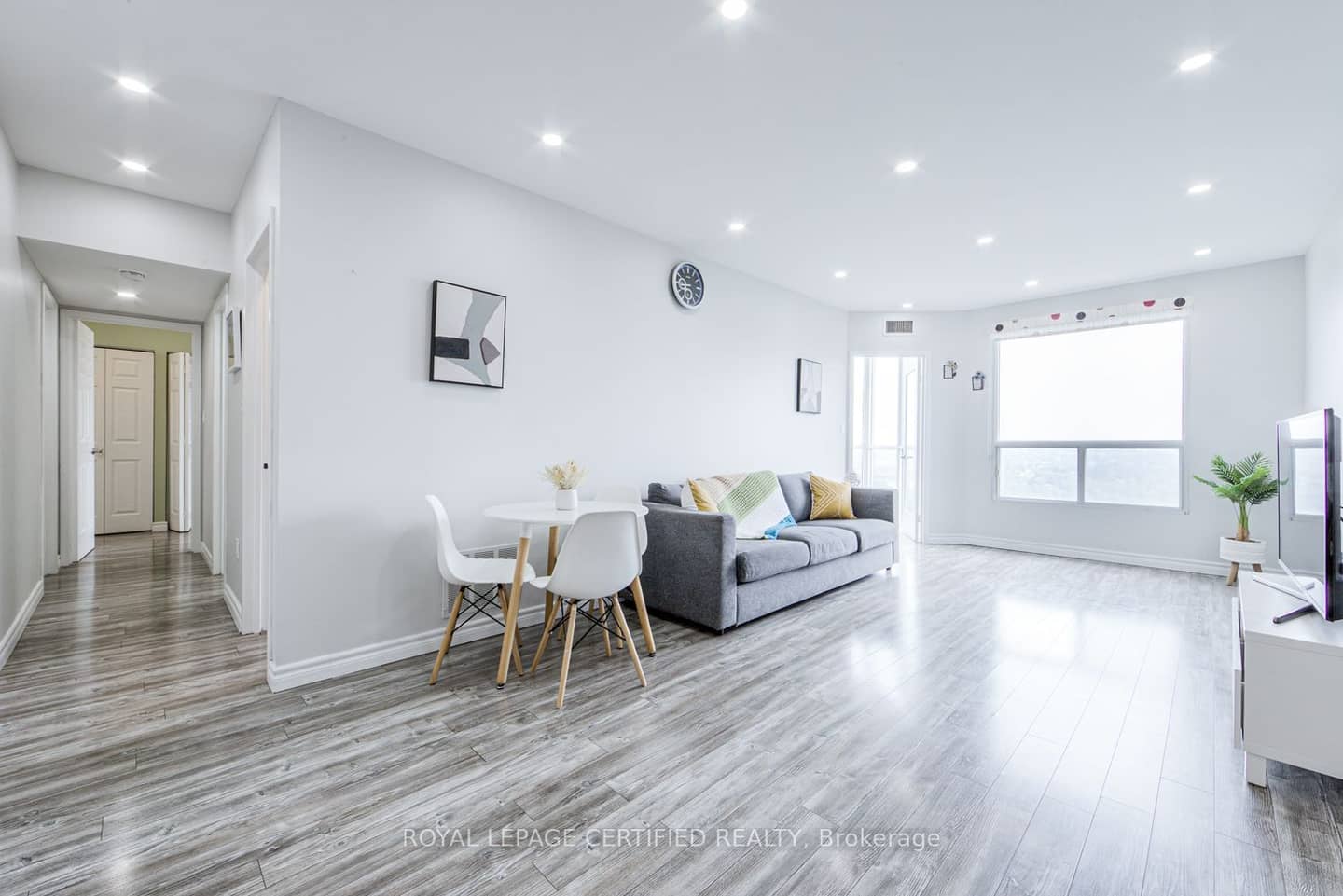 5 Concorde Place 1911, Toronto, ON M3C 3M8