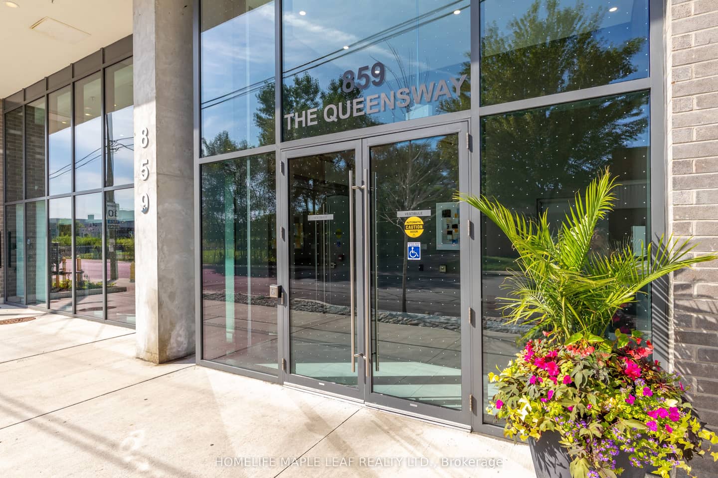 859 The Queensway 703, Toronto, ON M8Z 1N8