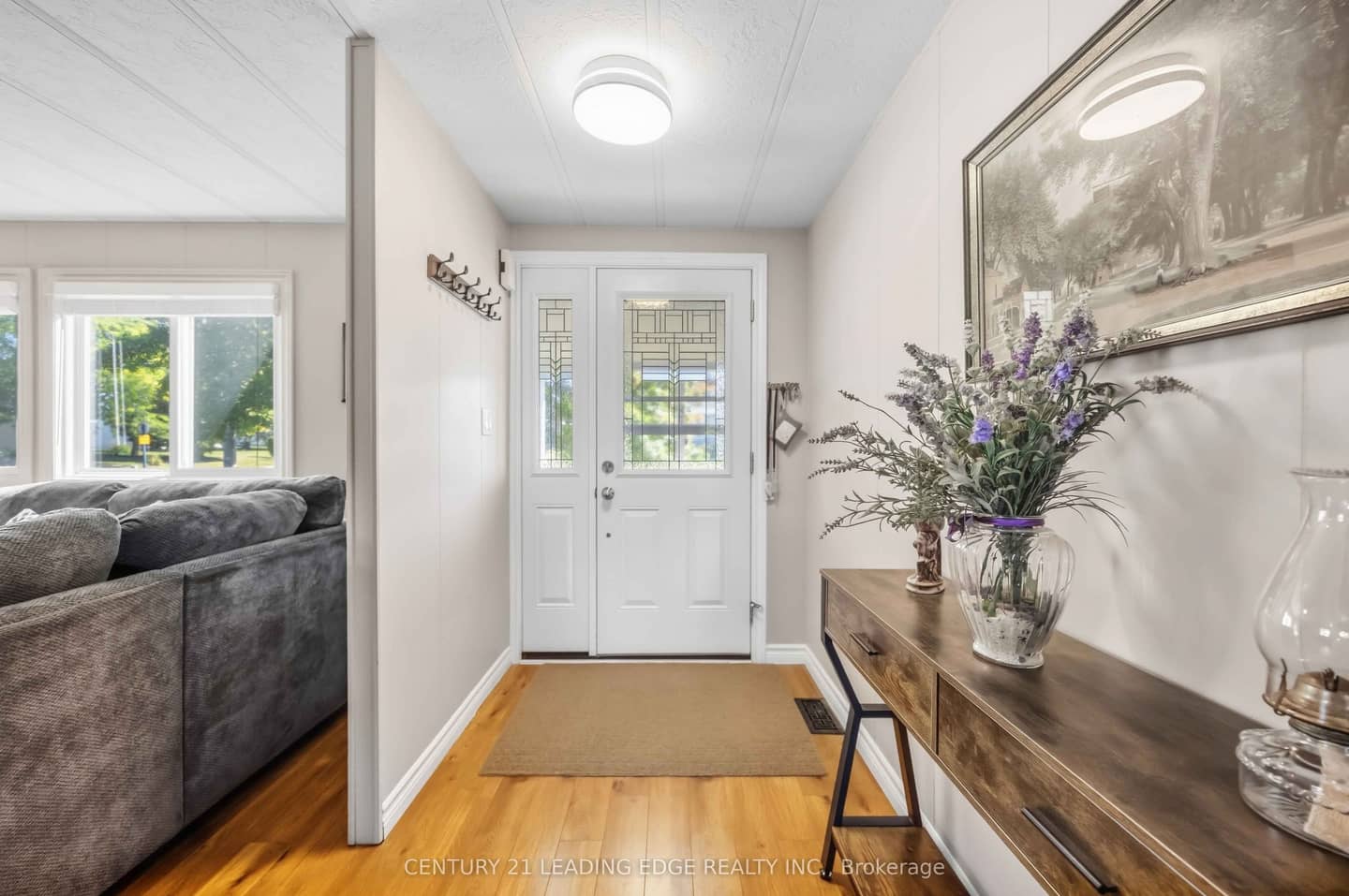 10 Hummingbird Circle, Georgina, ON L0E 1R0