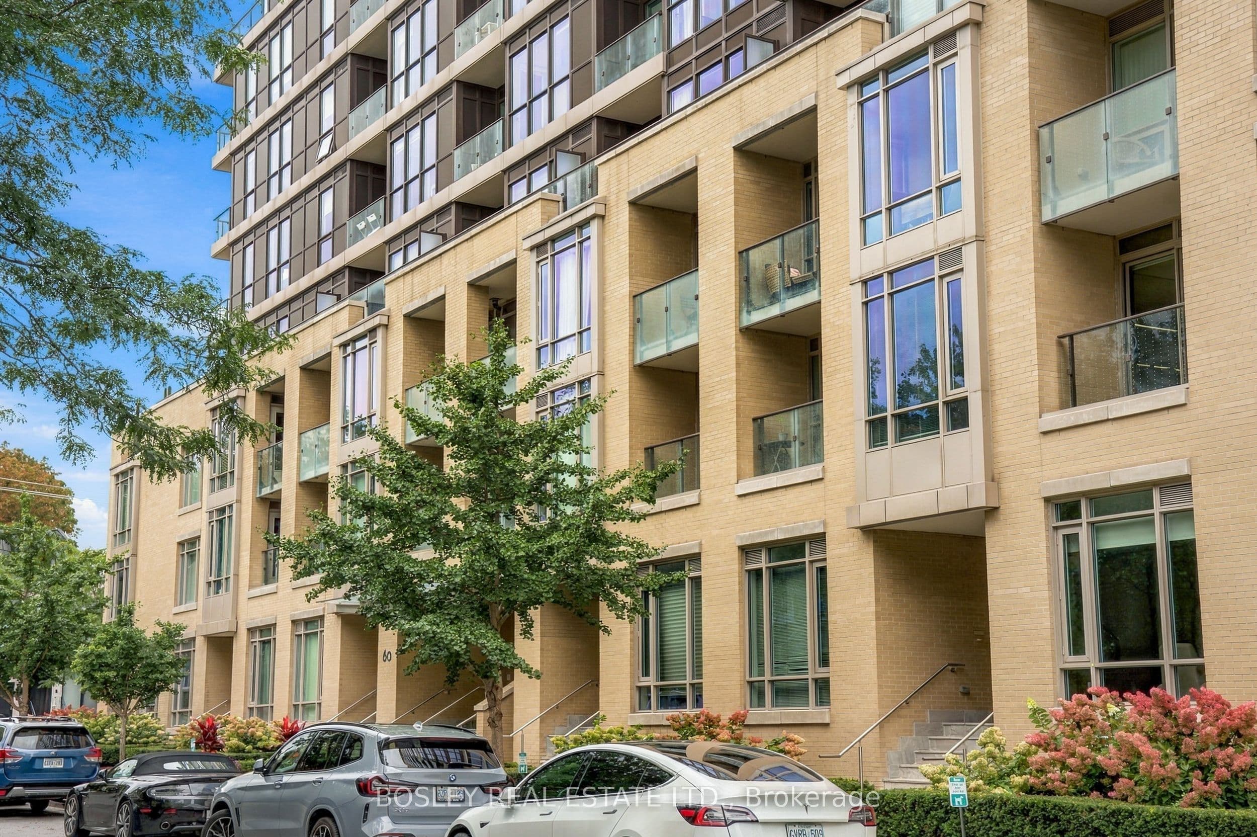 60 Berwick Ave Avenue 1409, Toronto, ON M5P 0A3