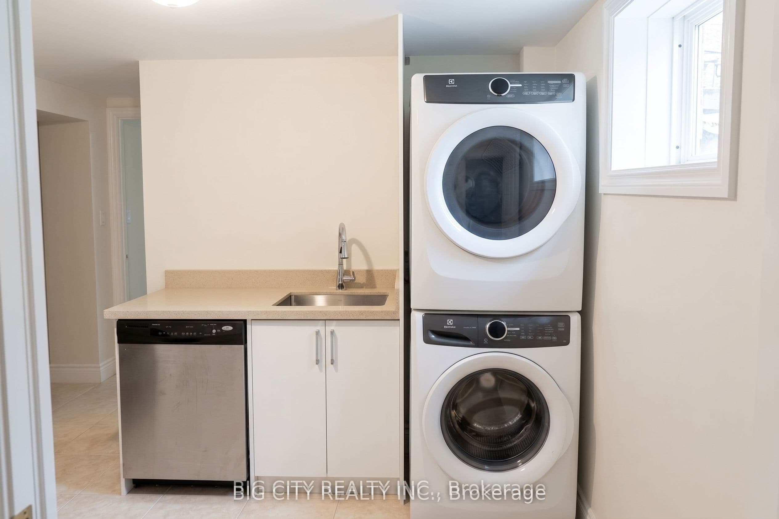 30 Lozoway Drive Lower, Toronto, ON M1K 2Y4