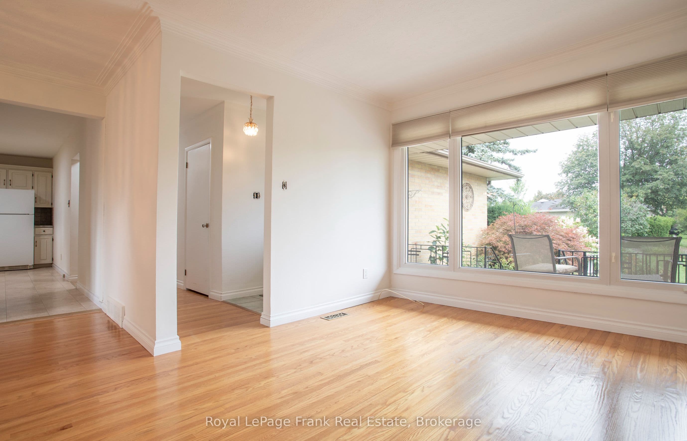 407 Glencastle Avenue, Oshawa, ON L1J 3K7