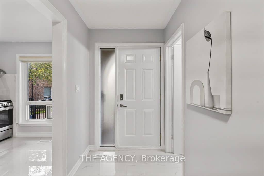 1 Wootten Way S 32, Markham, ON L3P 3H7