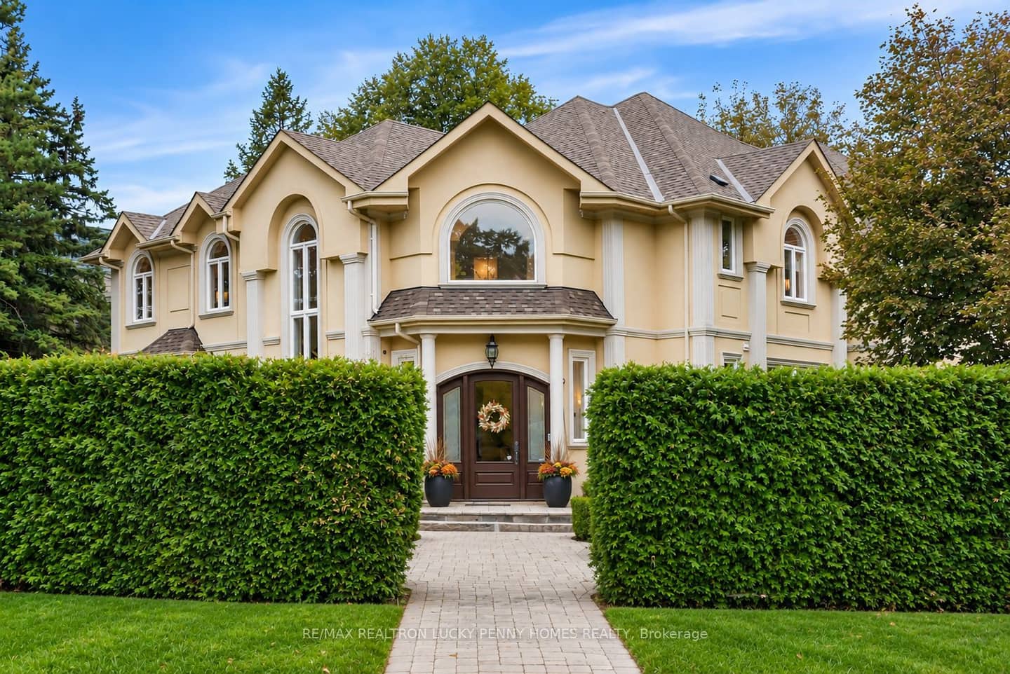 18 Donna Mae Crescent, Vaughan, ON L4J 1Z8