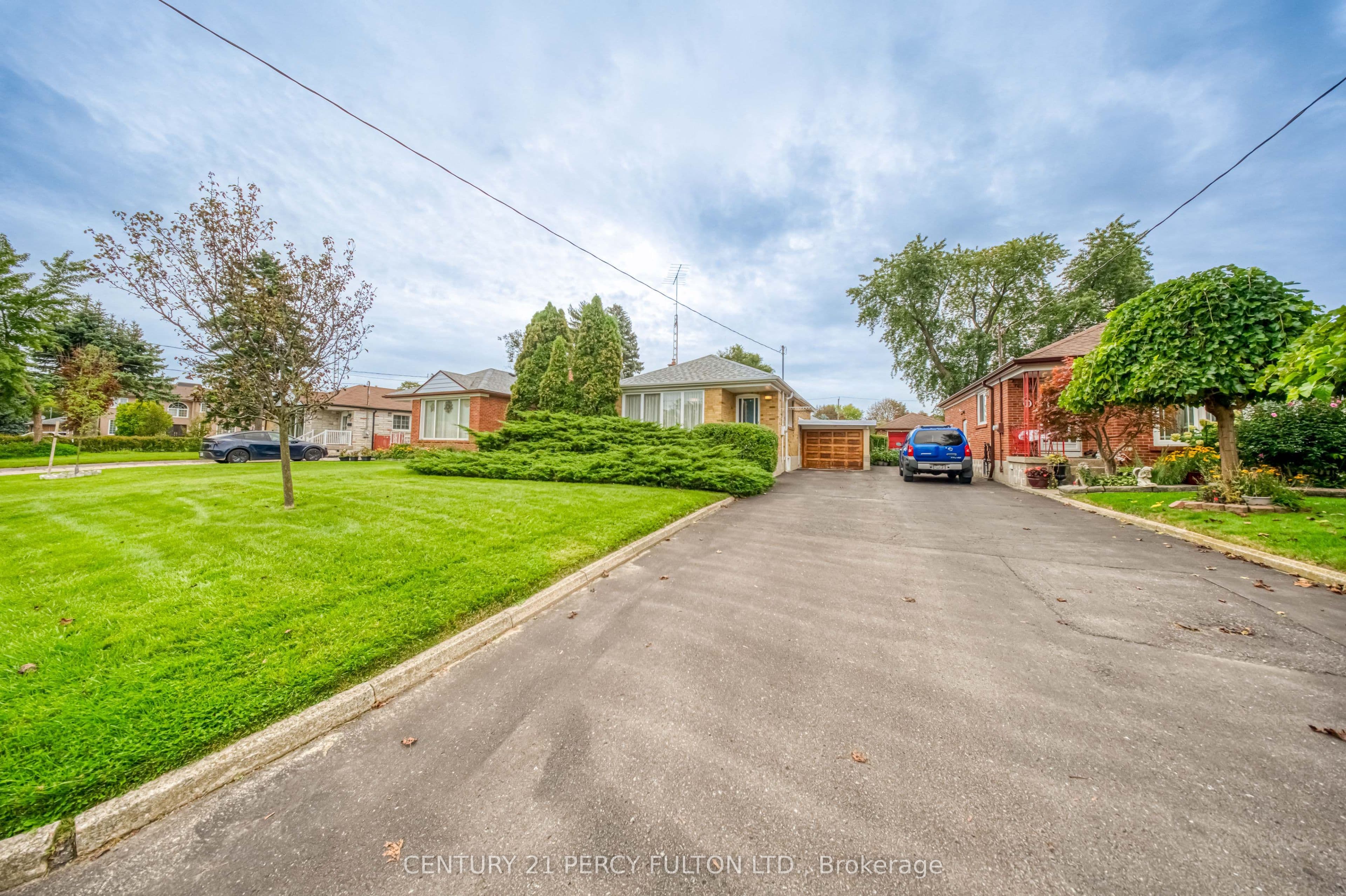 13 Graylee Avenue, Toronto, ON M1J 1M5