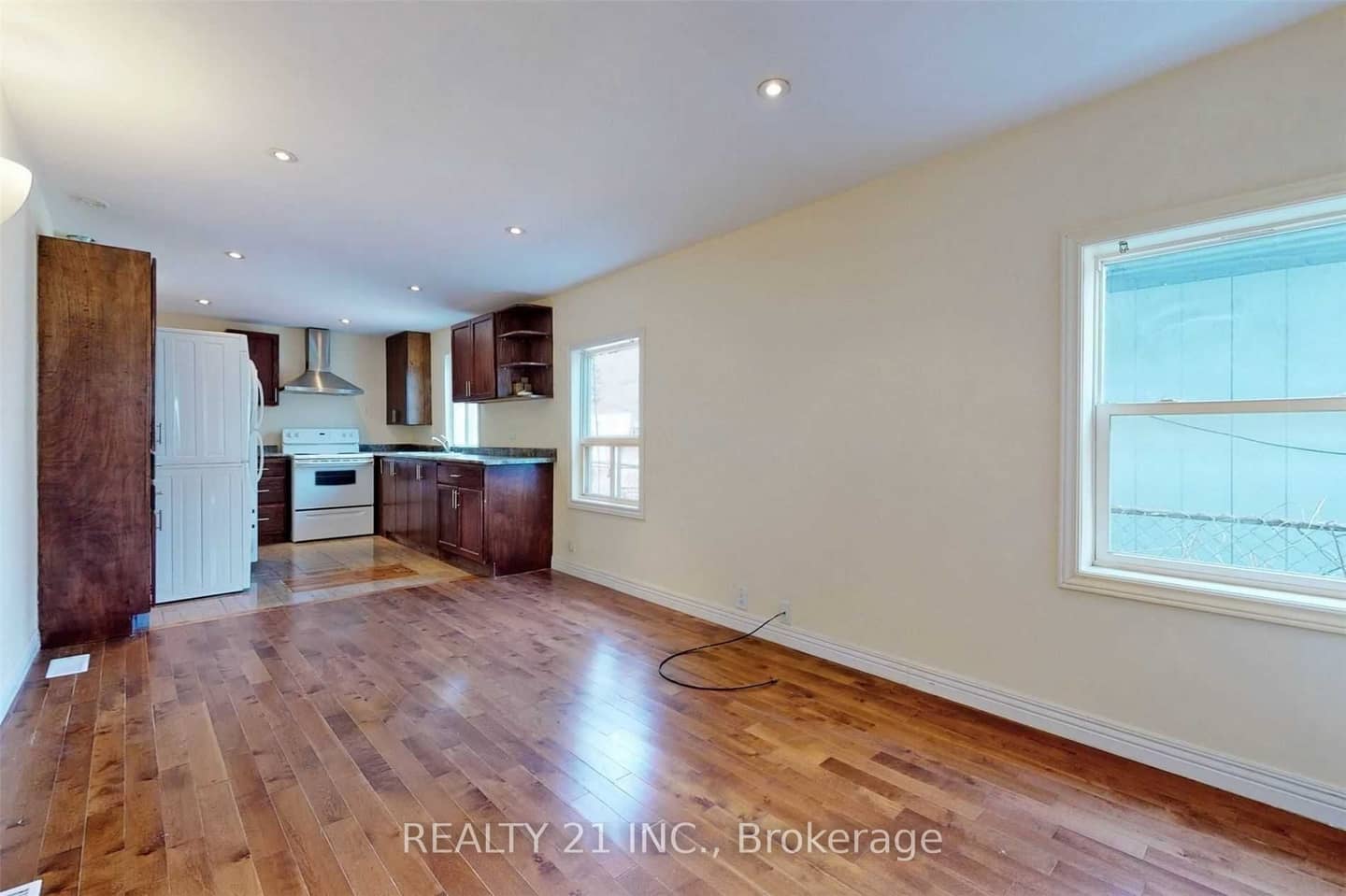 270 Linsmore Crescent, Toronto, ON M4J 4L7