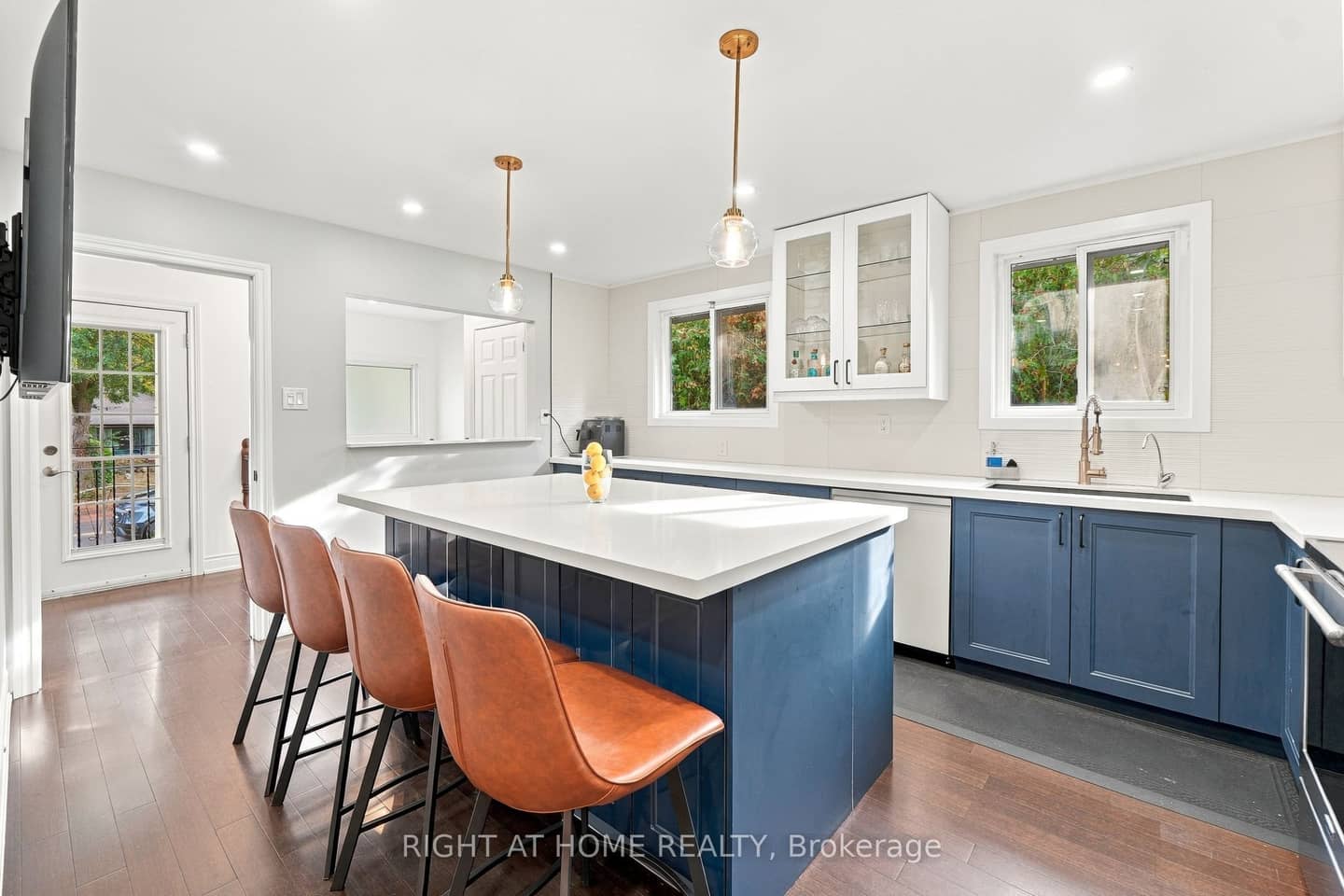 1963 Carrera Lane, Mississauga, ON L5J 1C6