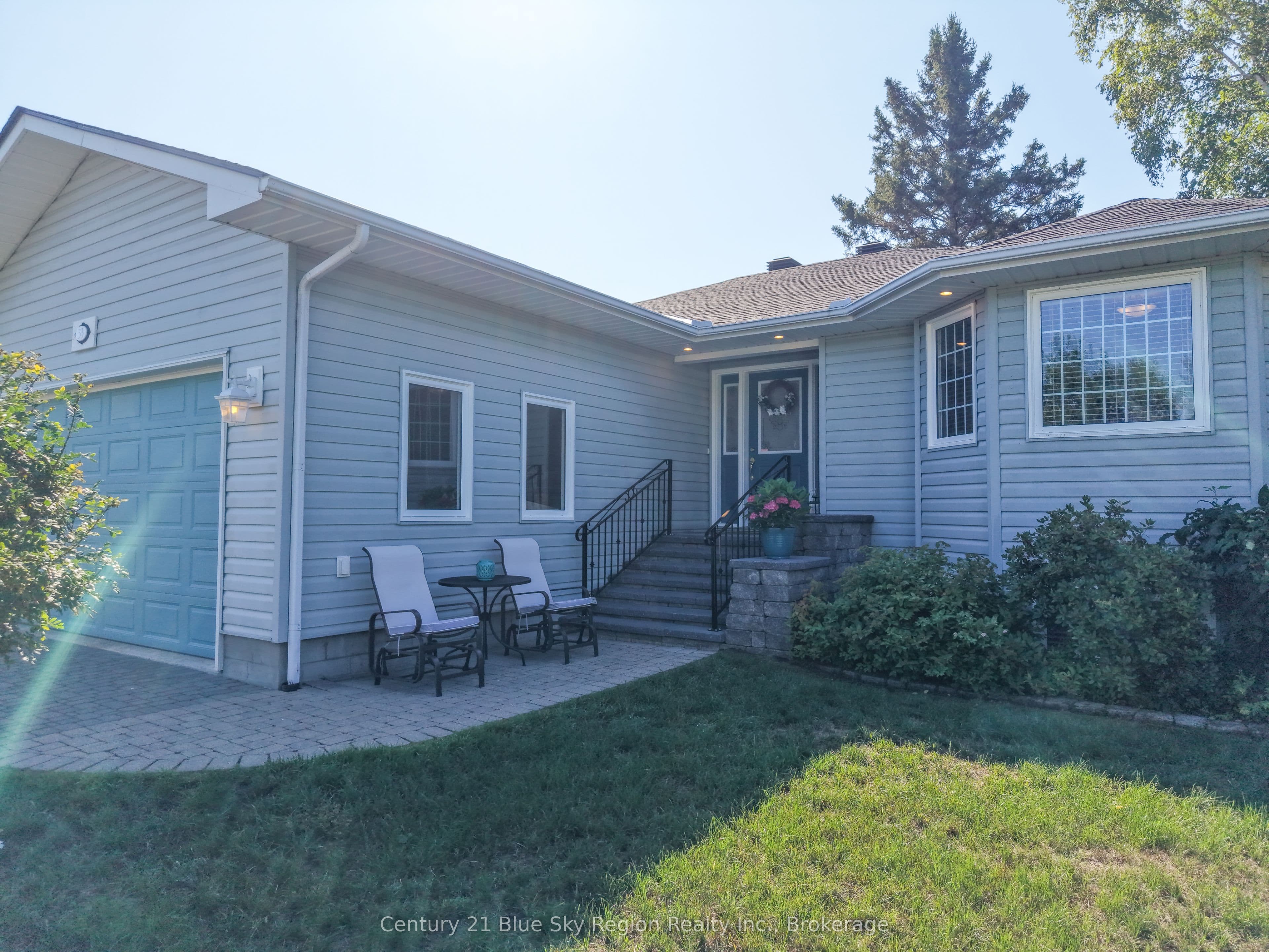33 Golf Course Road, Callander, ON P0H 1H0