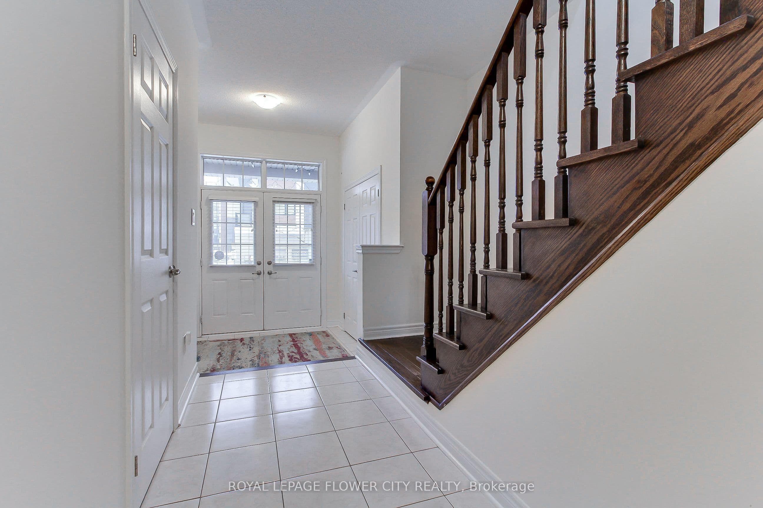 101 Huguenot Road, Oakville, ON L6H 0M3