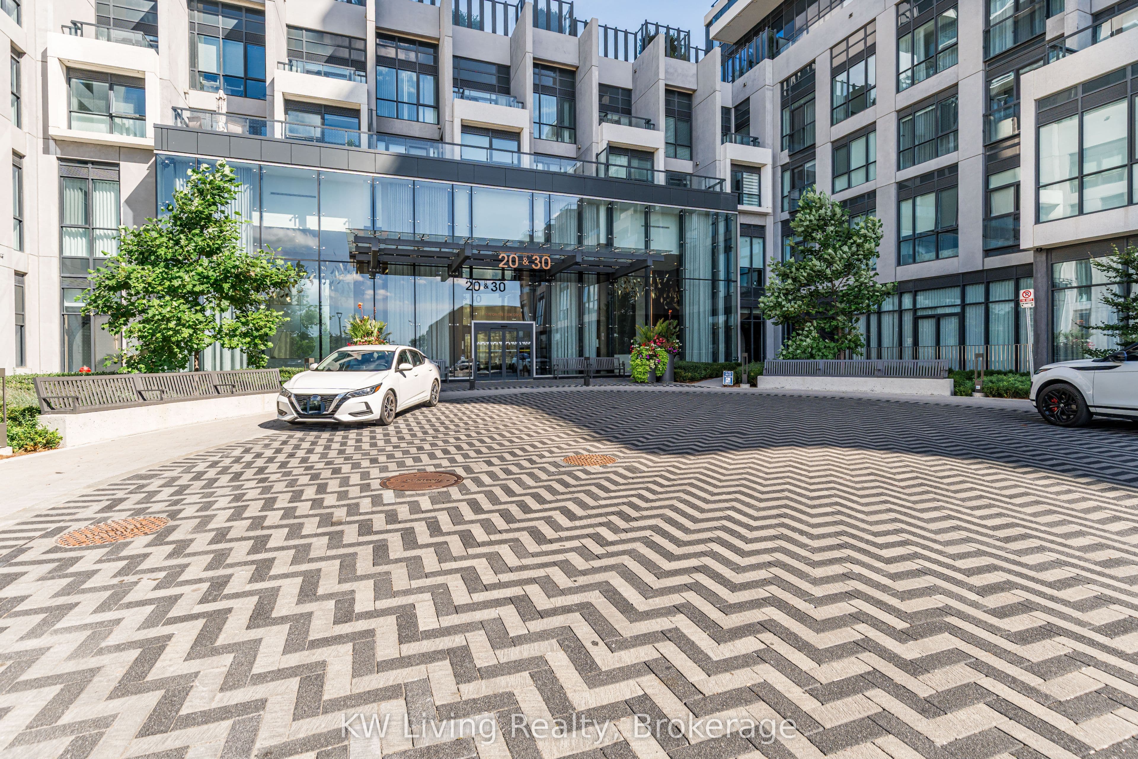 20 Inn On The Park Drive PH33, Toronto, ON M3C 0P8