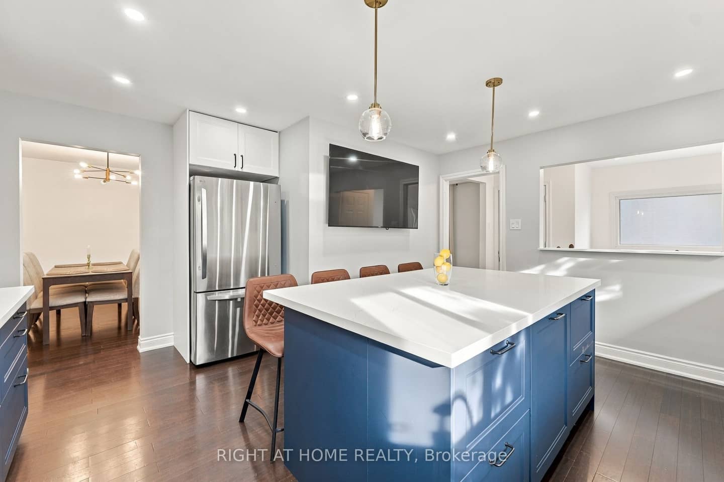 1963 Carrera Lane, Mississauga, ON L5J 1C6