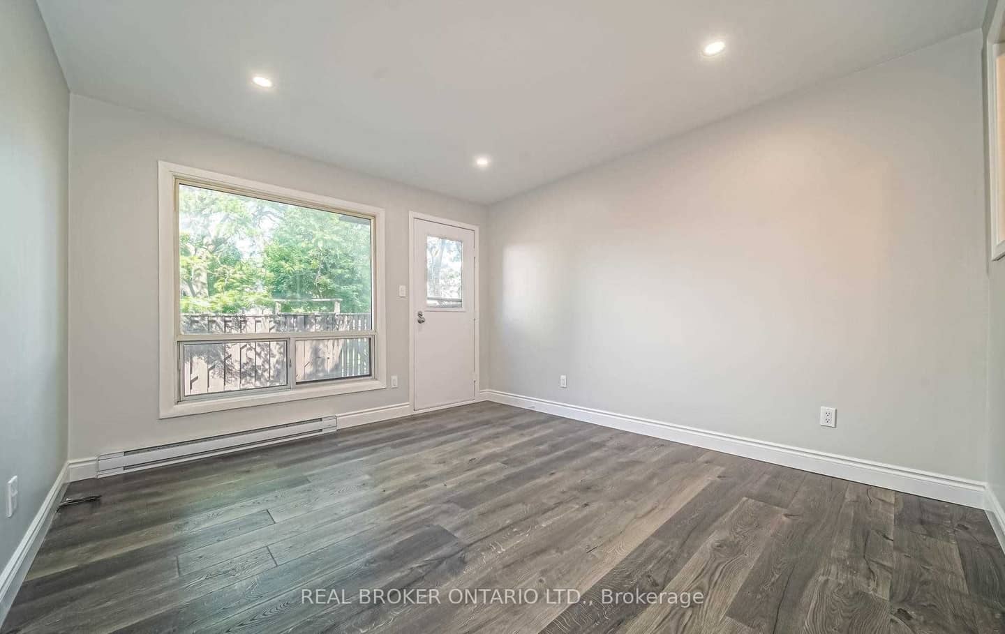 1100 Oxford Street 12, Oshawa, ON L1J 6G4