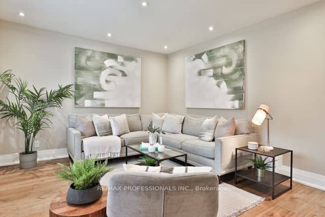17 Loney Avenue, Toronto, ON M3L 1G4