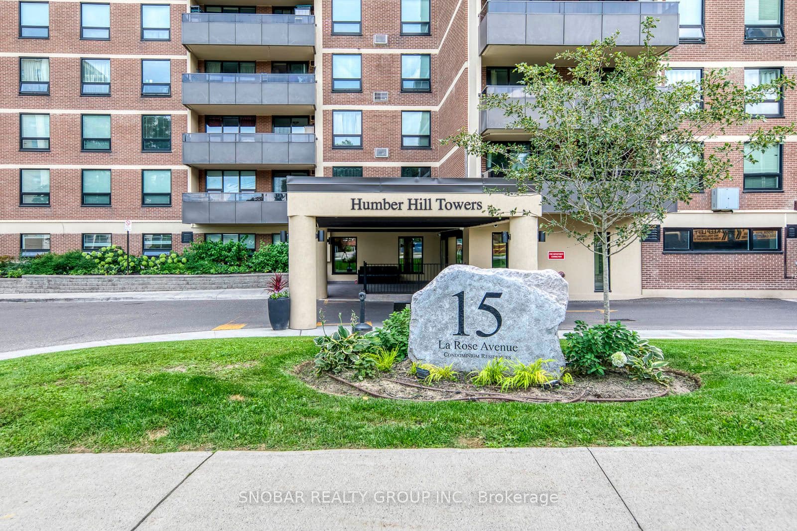 15 La Rose Avenue 204, Toronto, ON M9P 1A7