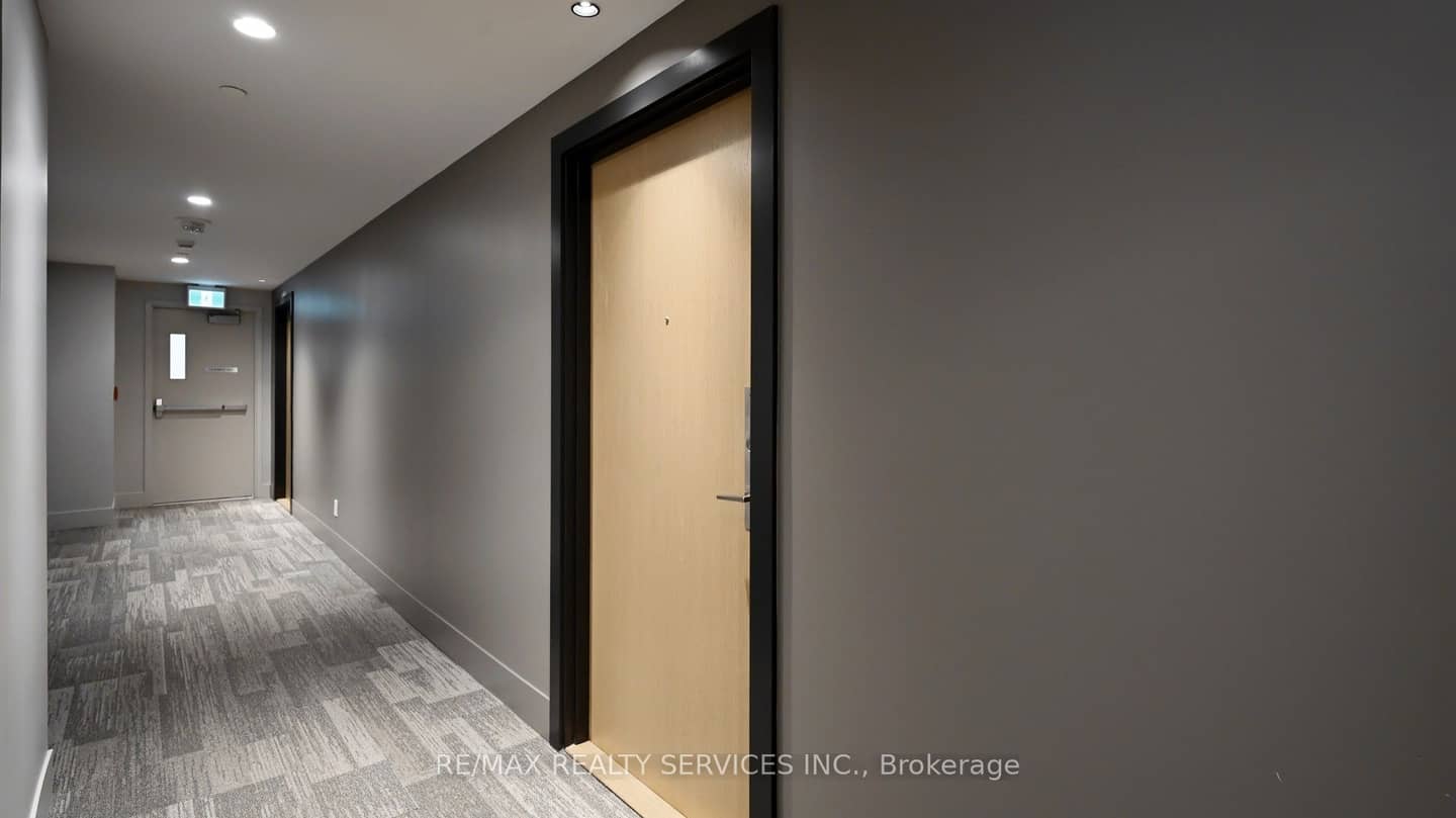 1787 St. Clair Avenue W 102, Toronto, ON M6N 0B7