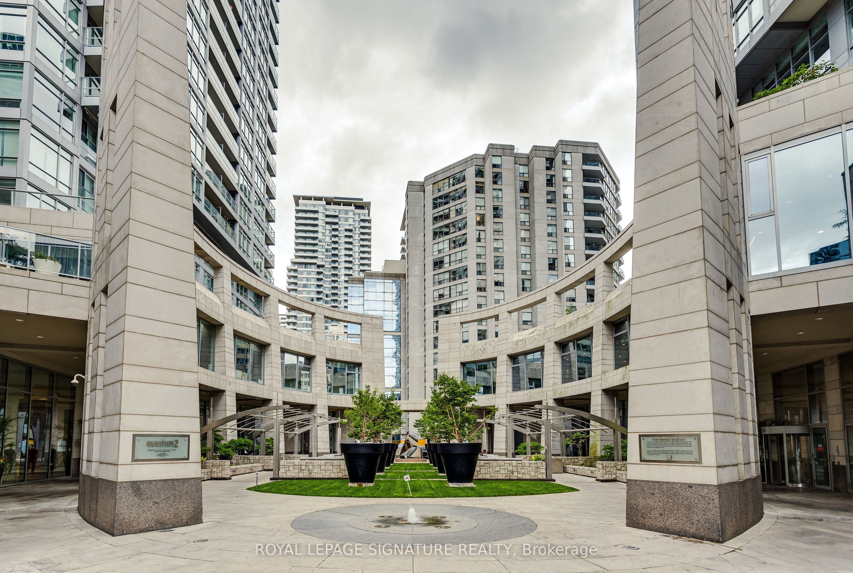 2191 Yonge Street 910, Toronto, ON M4S 3H8