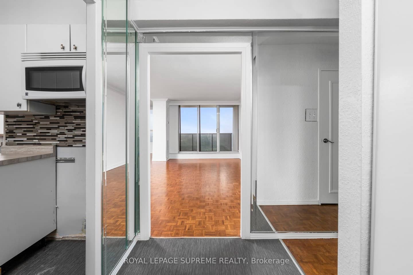85 Emmett Avenue 2409, Toronto, ON M6M 5A2