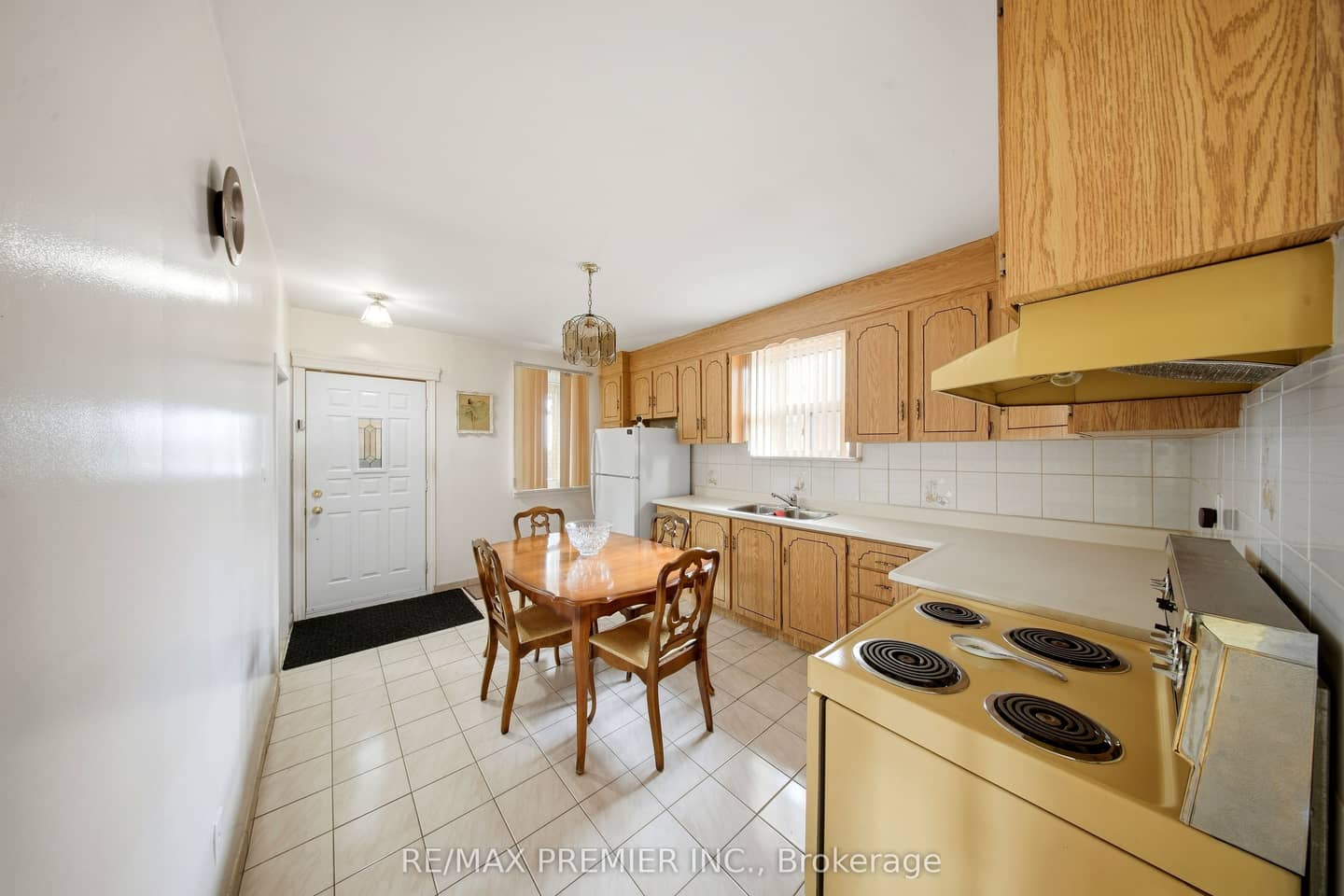 1 Mayo Drive, Toronto, ON M6L 2X1