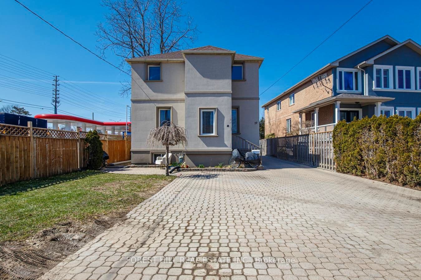 19 Troy Street, Mississauga, ON L5G 1S6