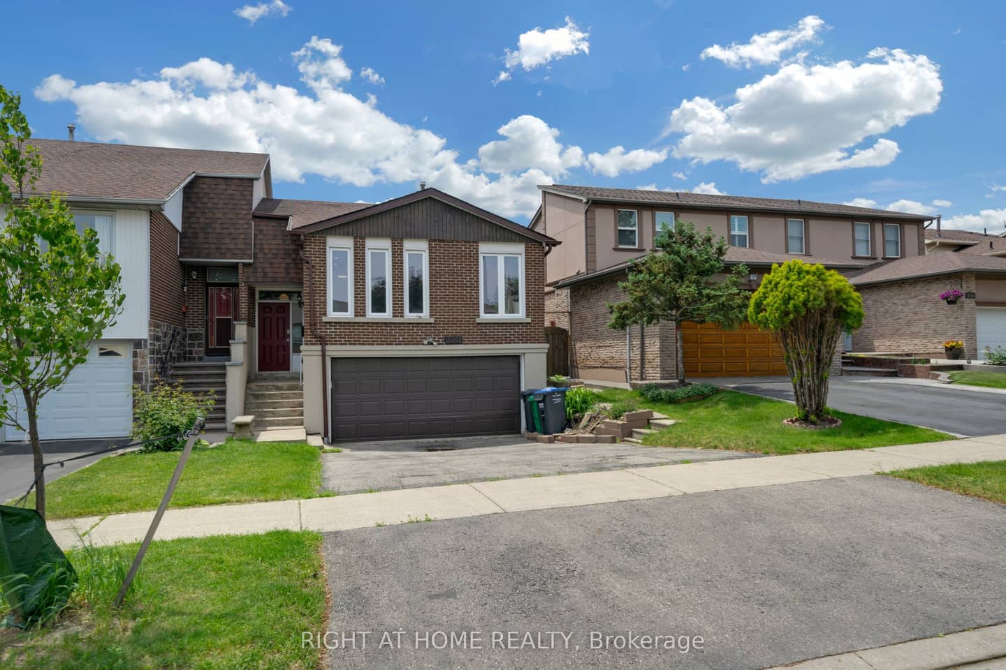 3241 Mccarthy Court, Mississauga, ON L4Y 3Z4