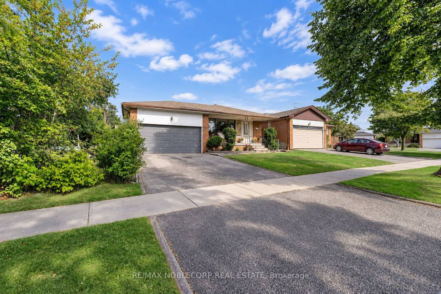 4 Warlingham Court, Toronto, ON M9C 3K3