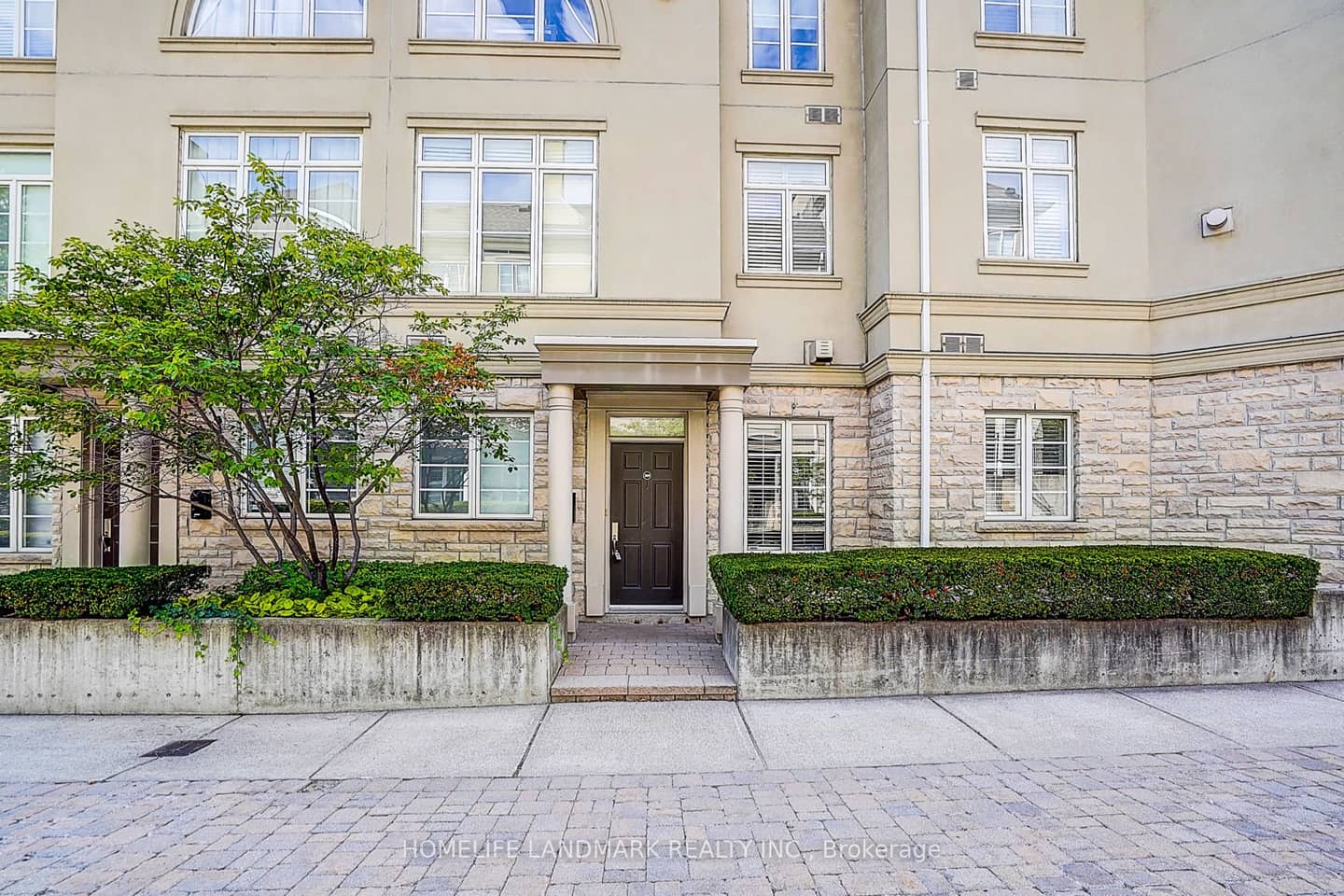 51 York Mills Road 309, Toronto, ON M2P 1B6