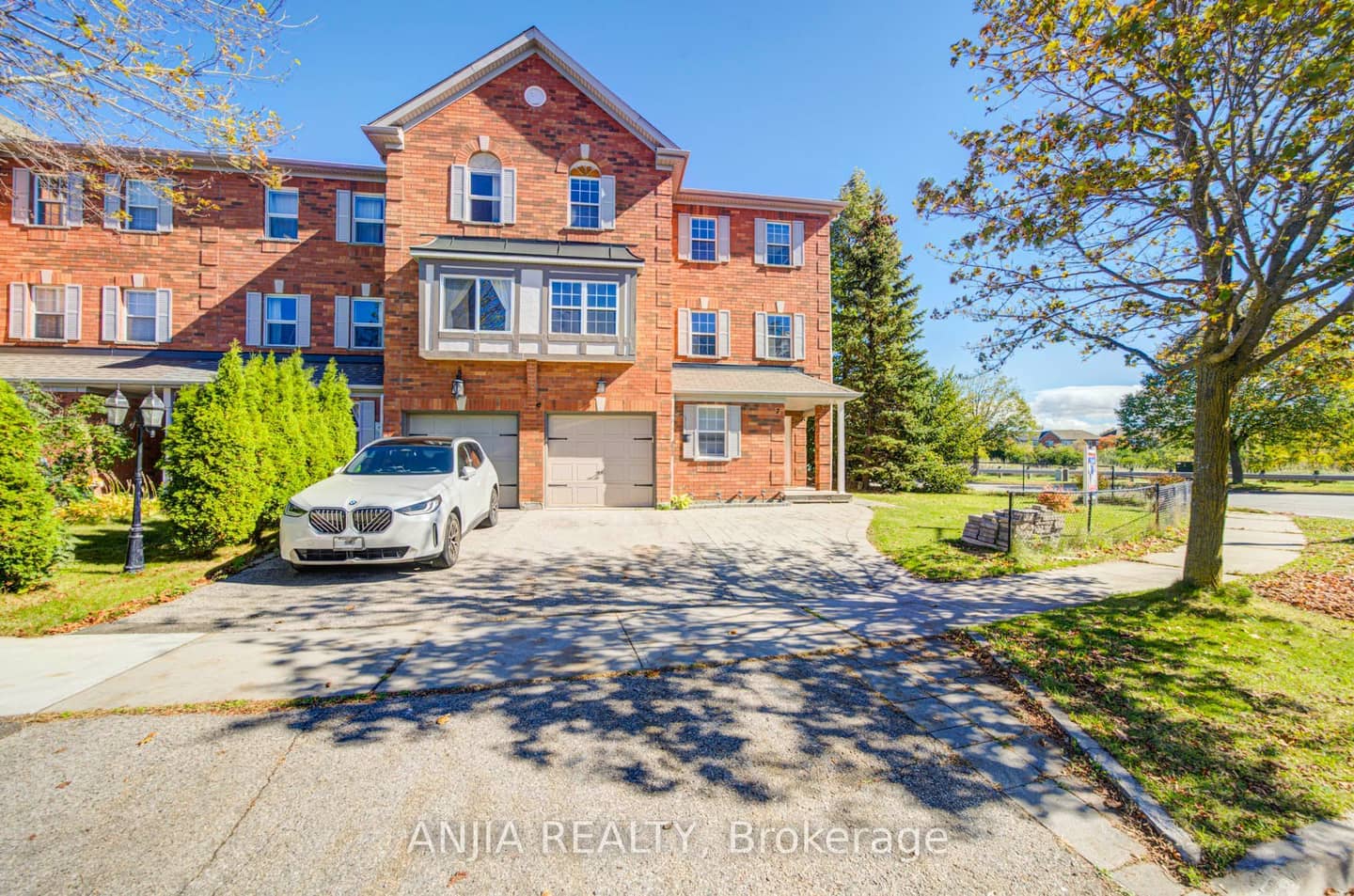 7 Hawtin Lane, Aurora, ON L4G 7L4