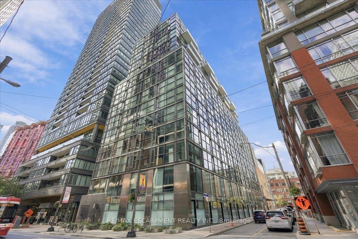 25 Oxley Street 613, Toronto, ON M5V 2J5