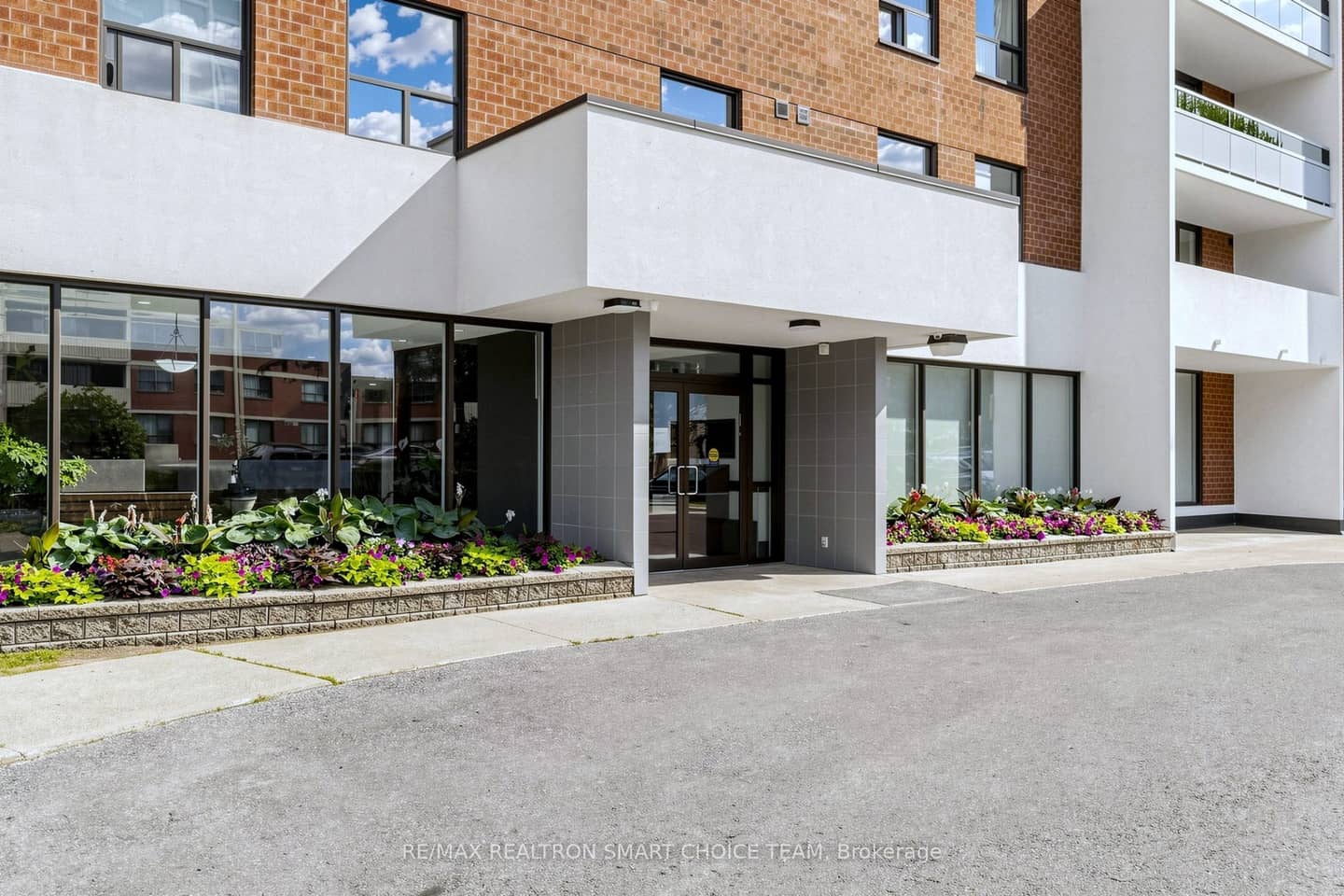 1250 Bridletowne Circle 907, Toronto, ON M1W 2V1