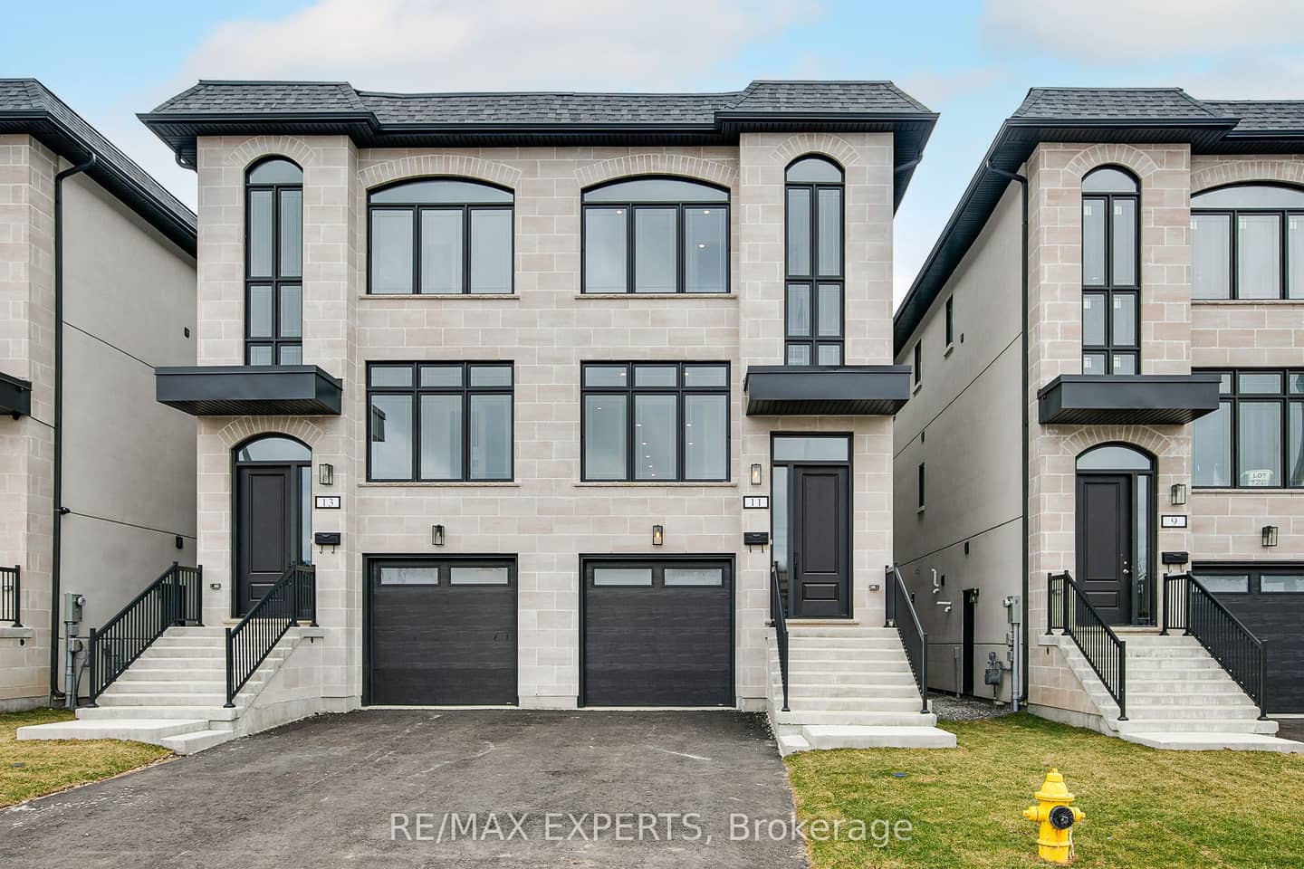 11 St Gaspar Court, Toronto, ON M9L 2K5