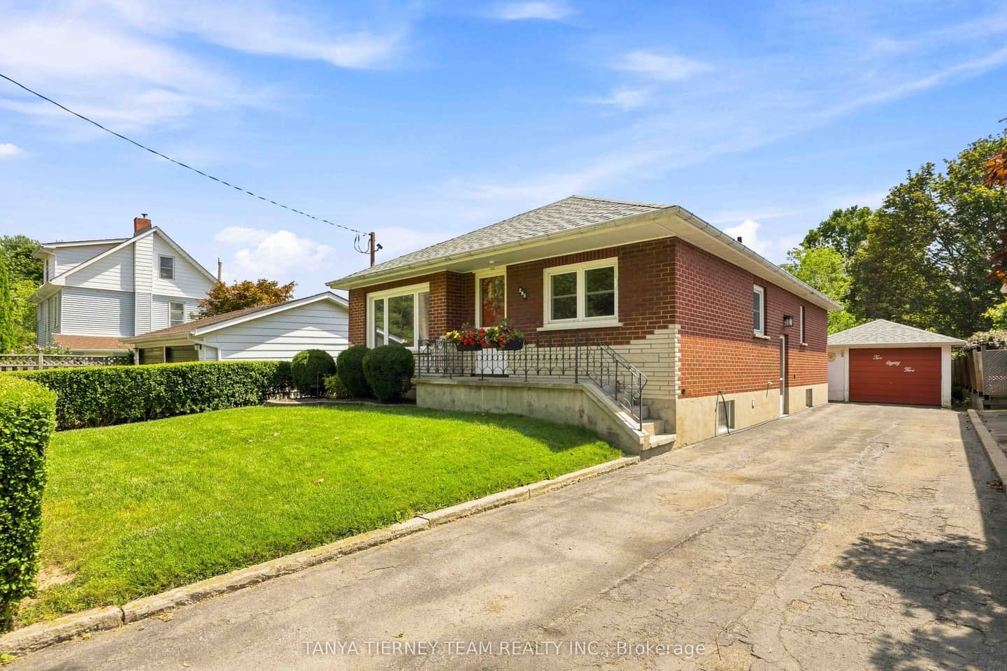 285 Muriel Avenue, Oshawa, ON L1J 2W8