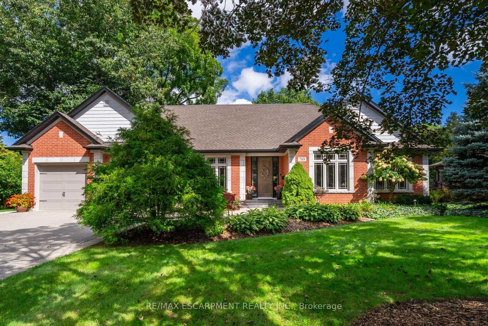 789 Sunset Road, Burlington, ON L7T 3X3