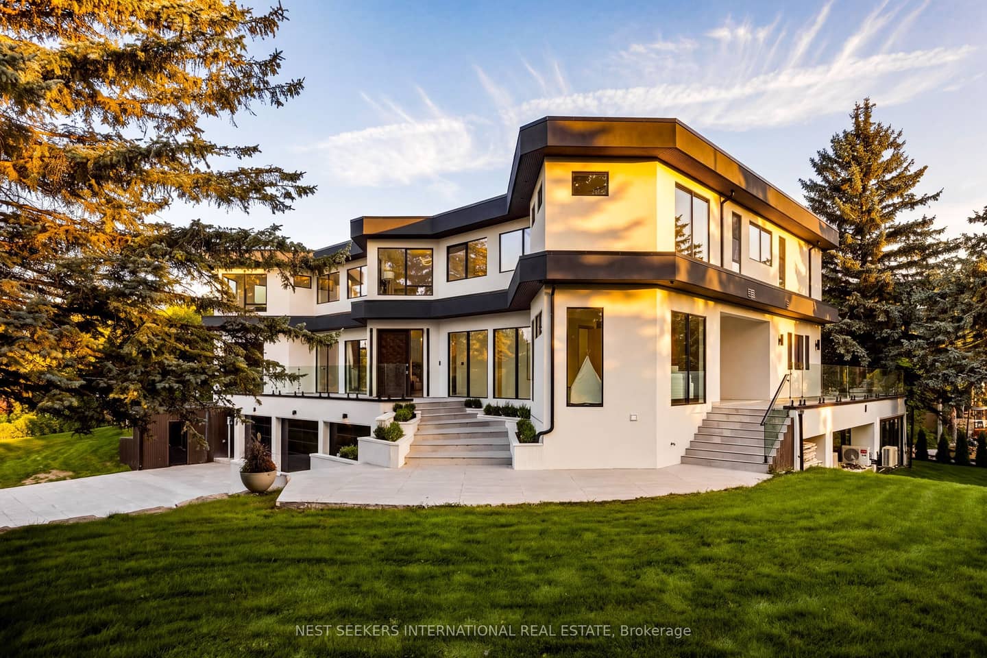 2 Champlain Crescent, King, ON L7B 1K1