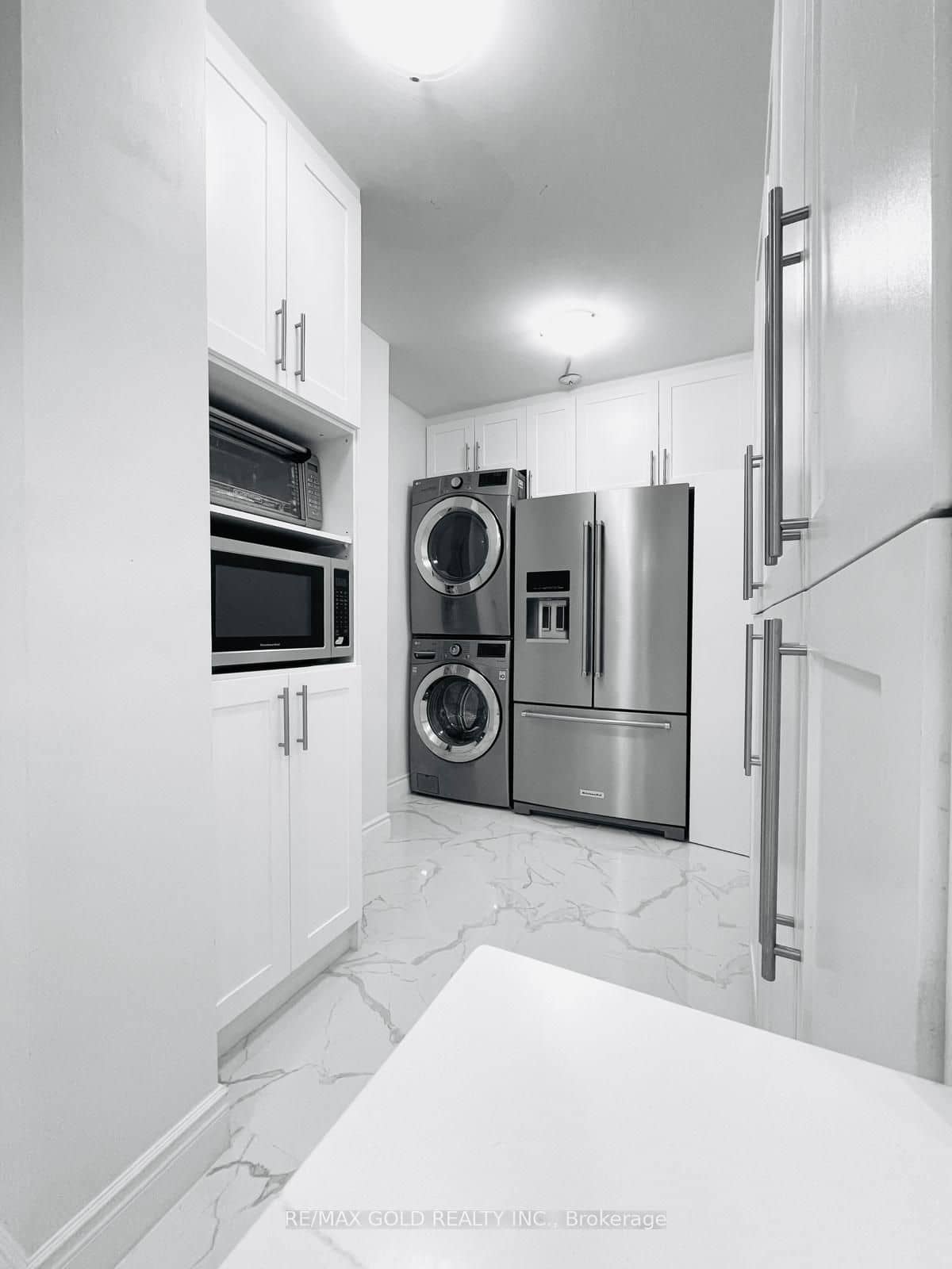 390 Dixon Road 1611, Toronto, ON M9R 1T4