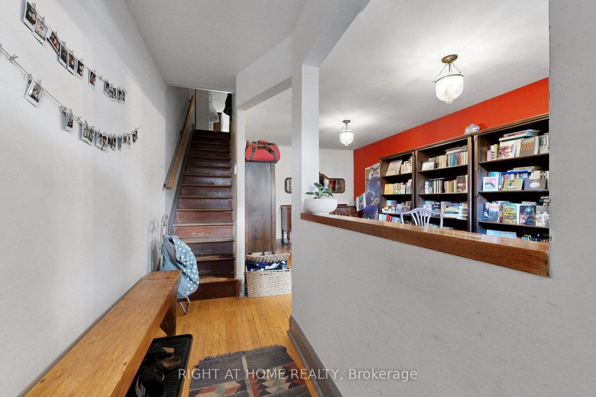 262 Lippincott Street, Toronto, ON M5S 2P5