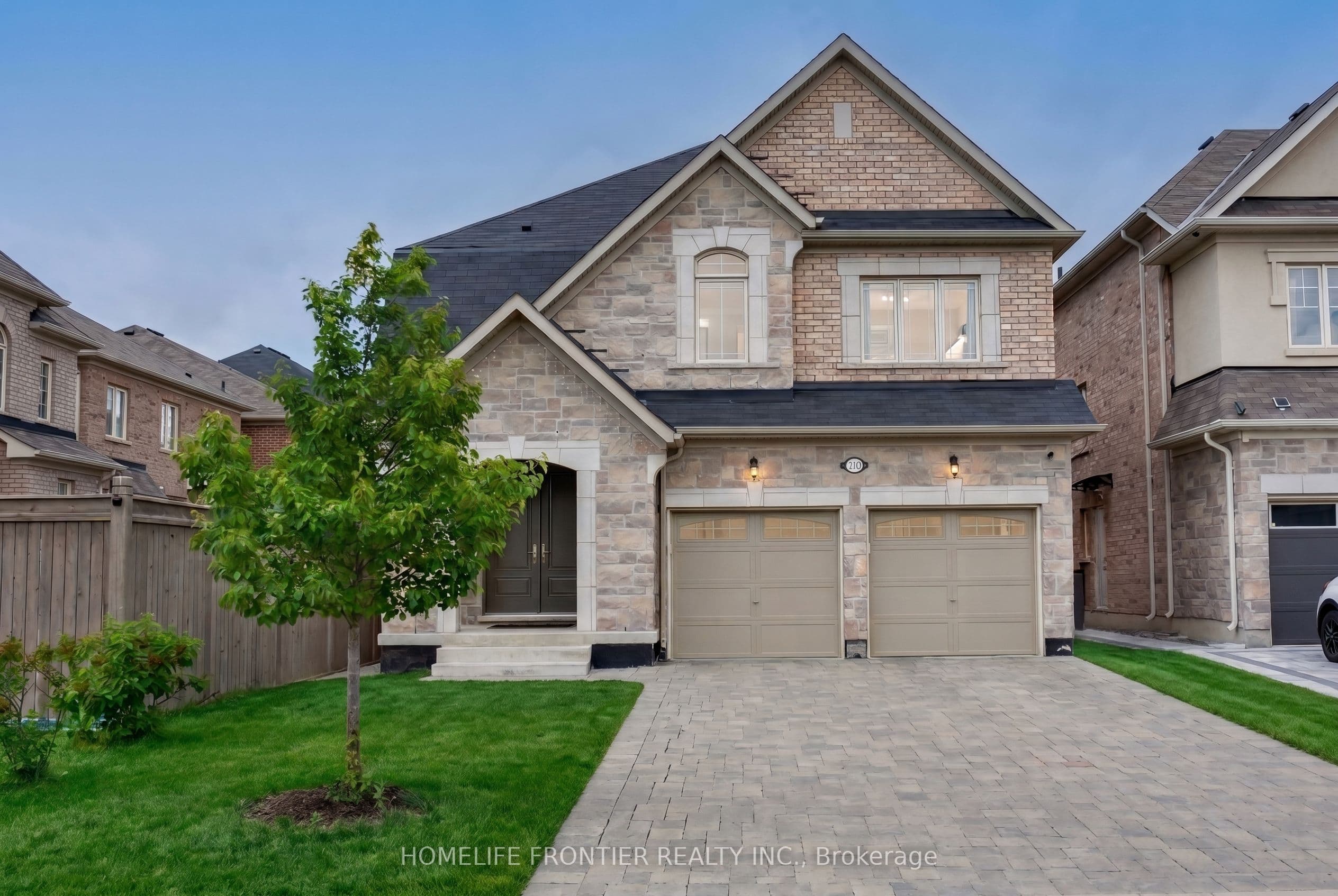 135 Ross Vennare Crescent, Vaughan, ON L4H 4N2
