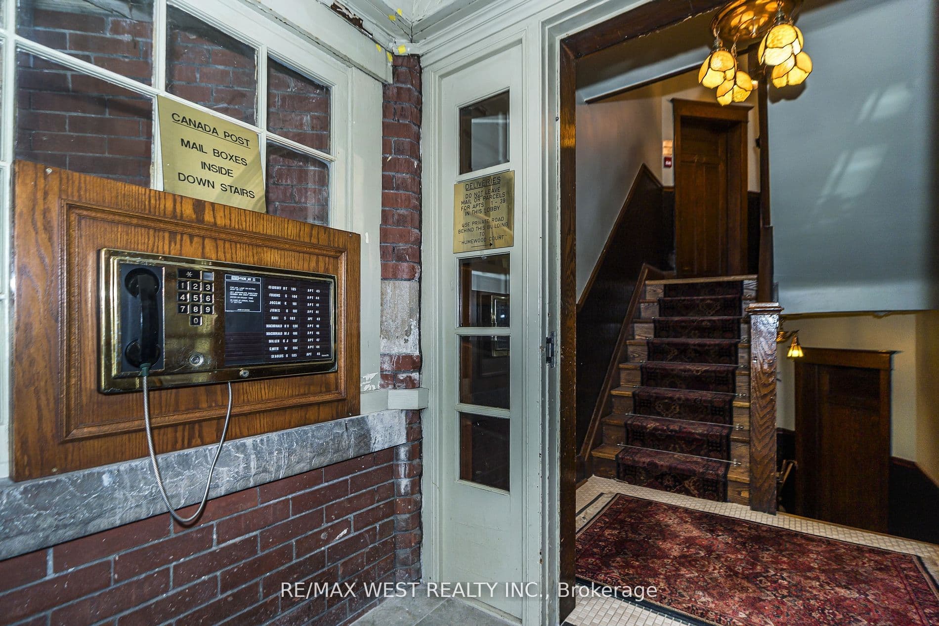 9A Humewood Drive, Toronto, ON M6C 1C9