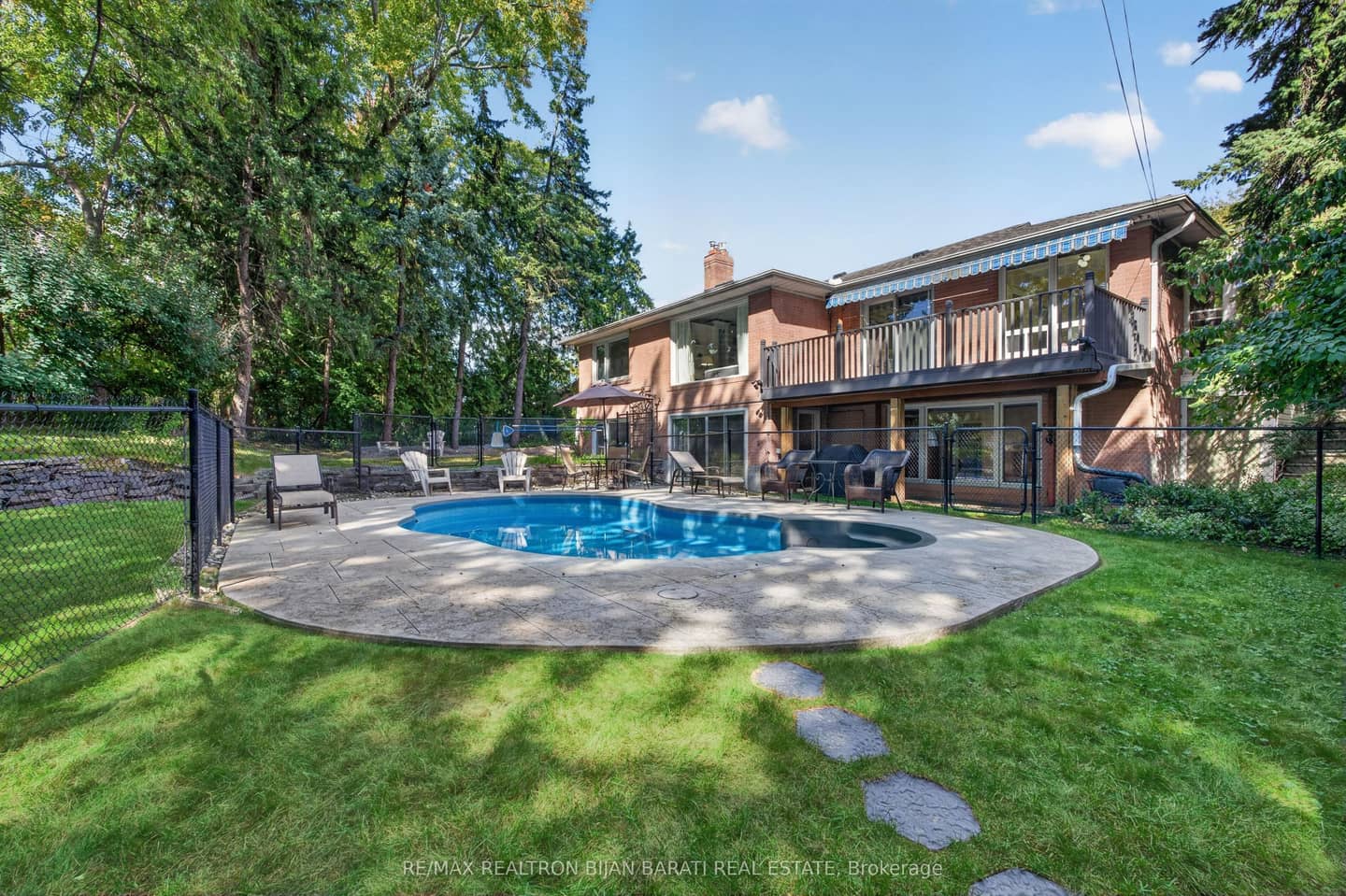 22 Brucedale Crescent, Toronto, ON M2K 2C7