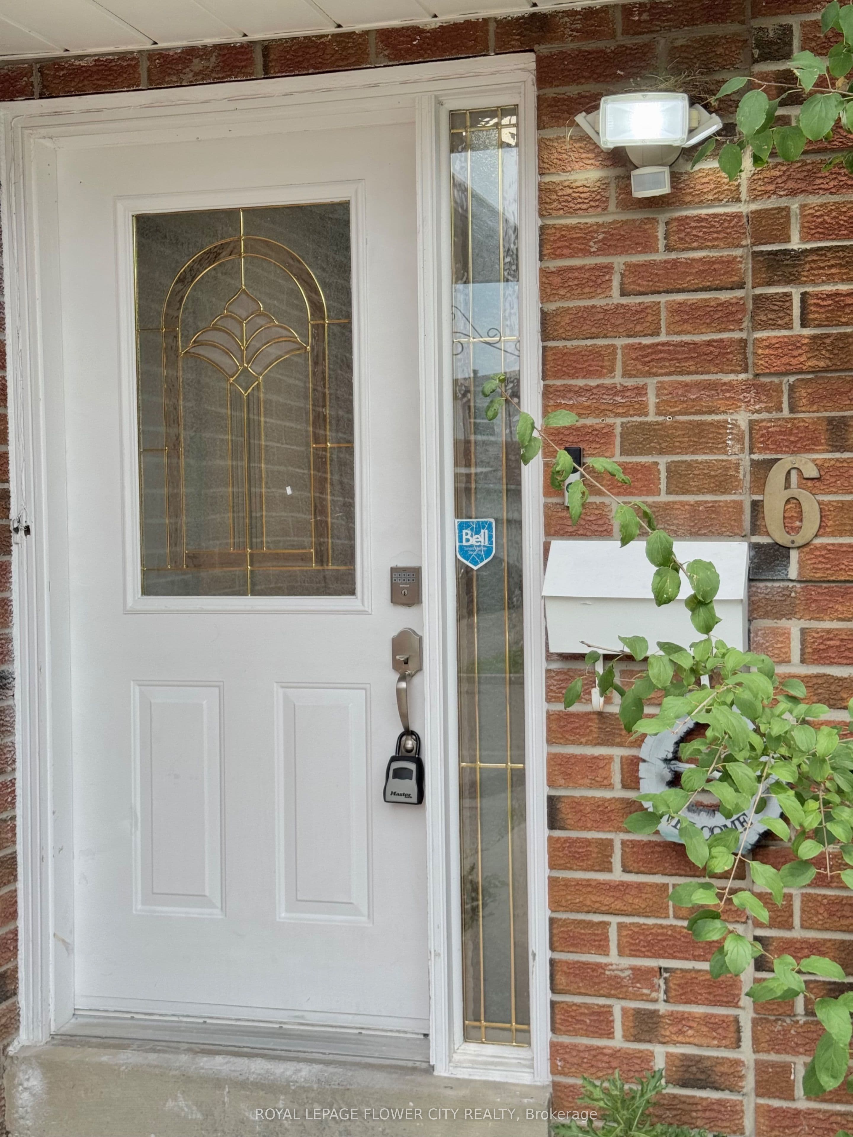 6 Crenshaw Court, Brampton, ON L6Z 1W9