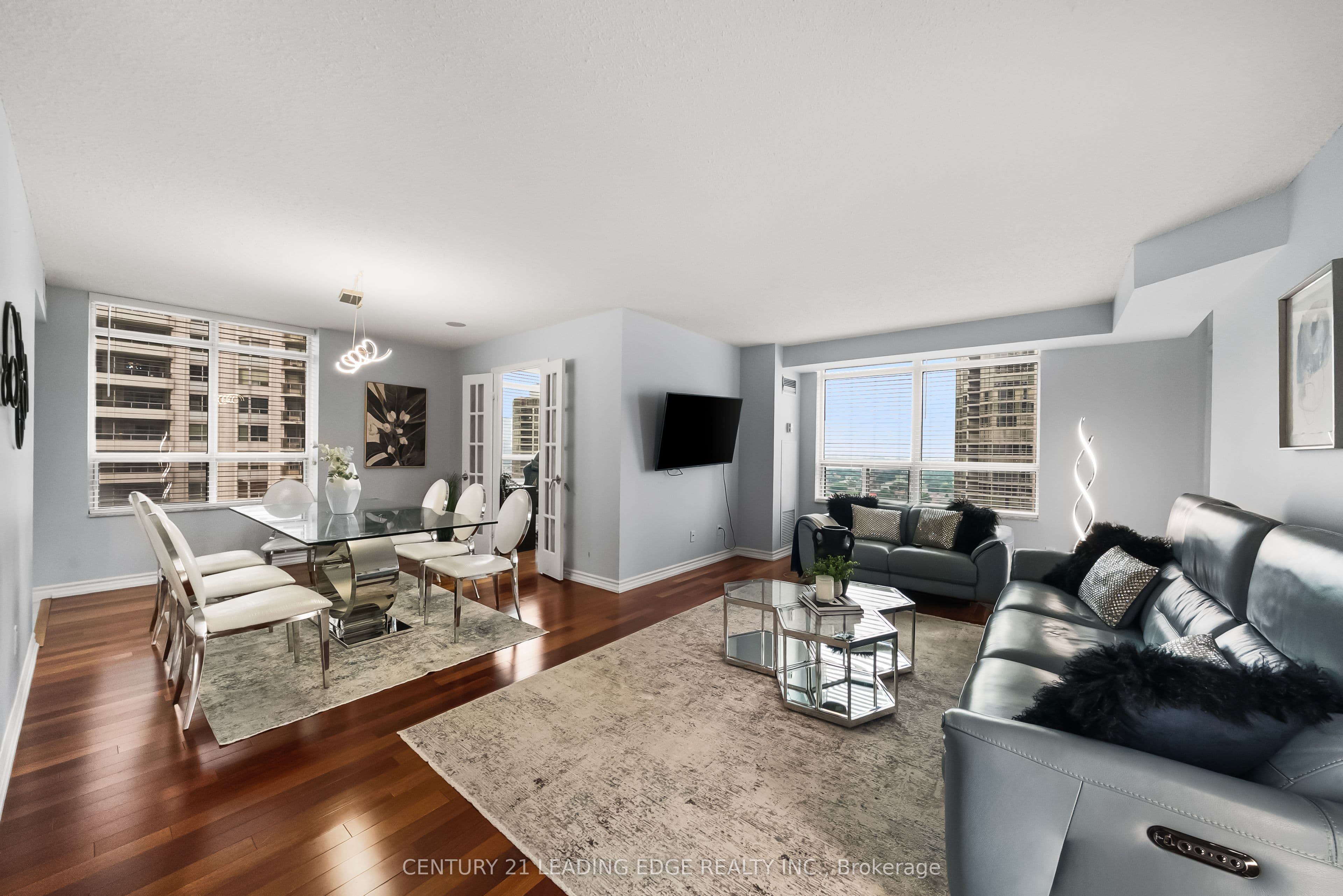 35 Kingsbridge Garden Circle 1812, Mississauga, ON L5R 3Z5