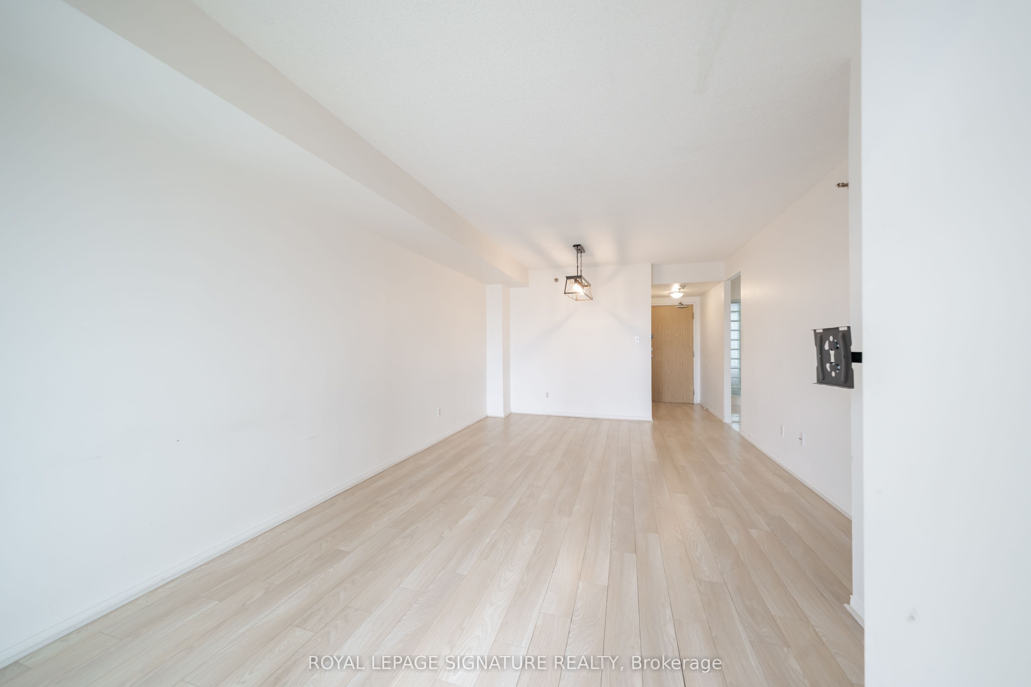 5800 Sheppard Avenue E 316, Toronto, ON M1B 5J7