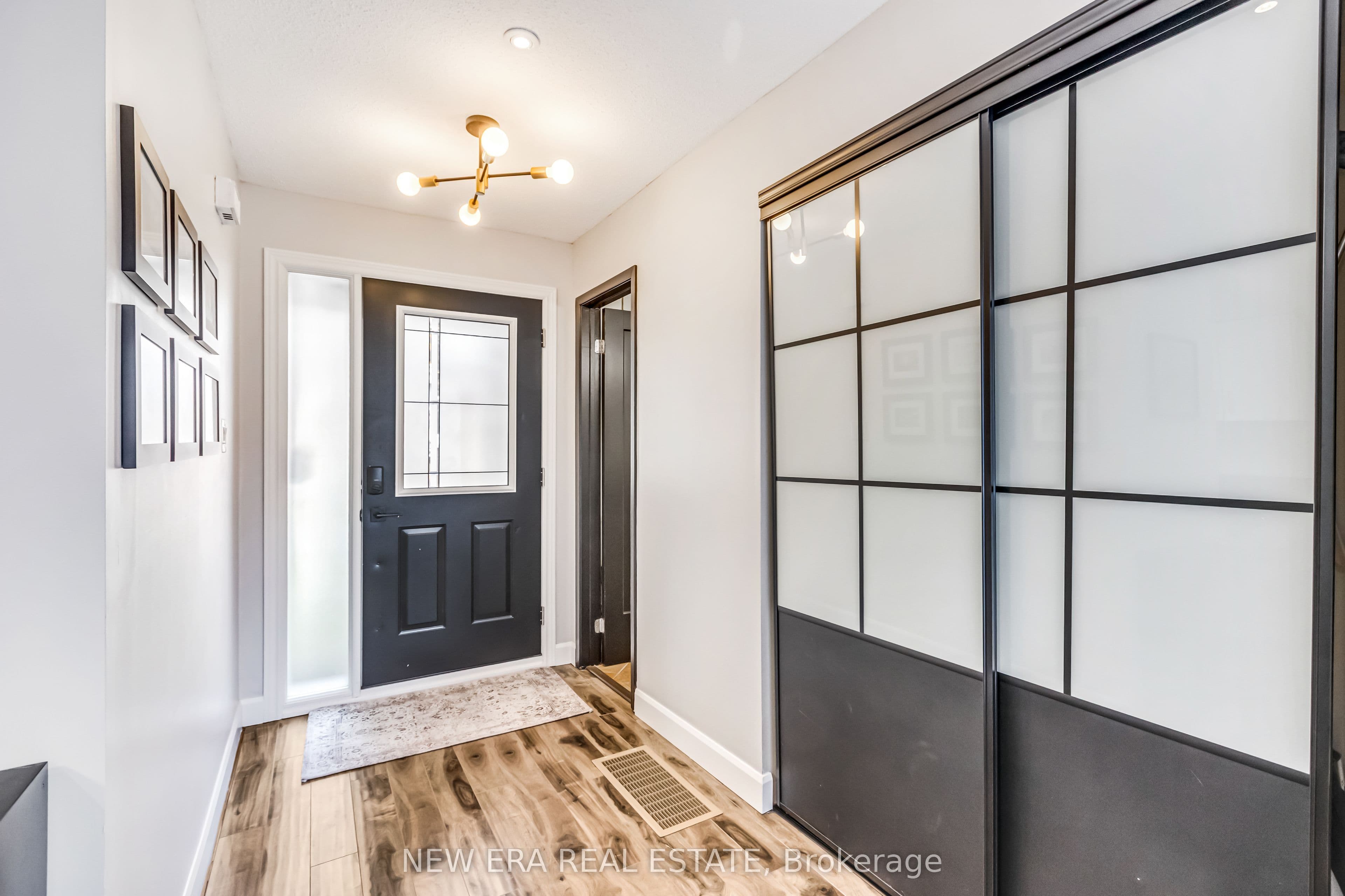 1415 Fieldlight Boulevard 6, Pickering, ON L1V 2S3