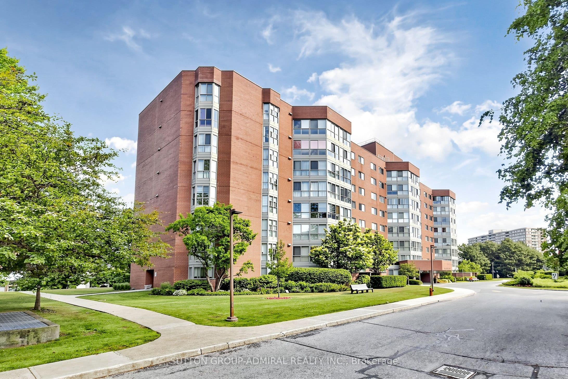 5 Weldrick Road W 208, Richmond Hill, ON L4C 8S9