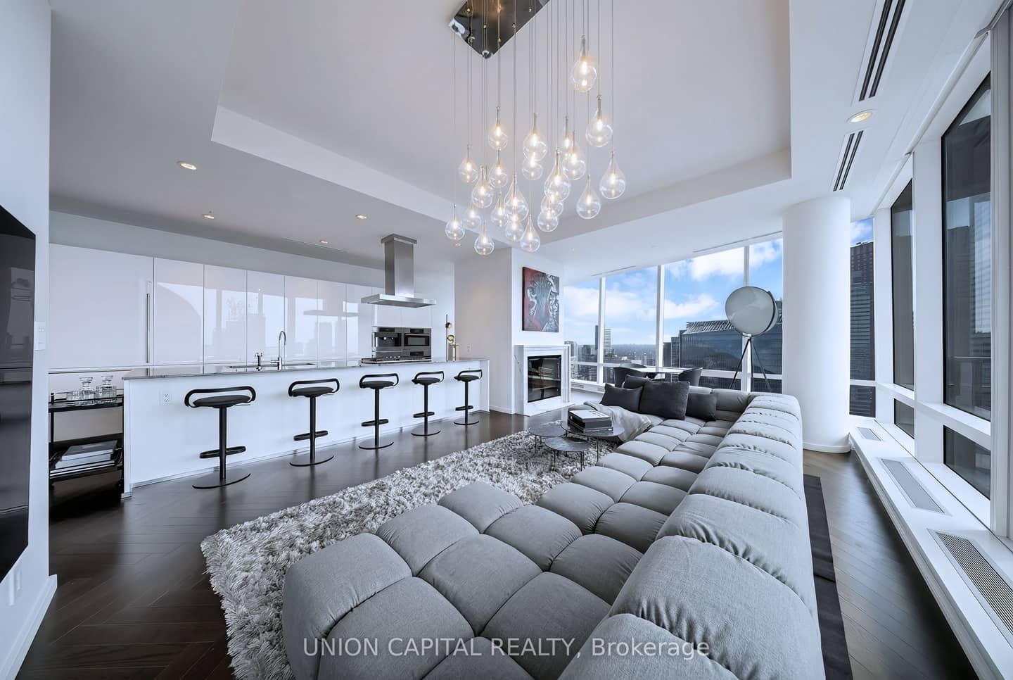 180 University Avenue 5508, Toronto, ON M5H 0A2