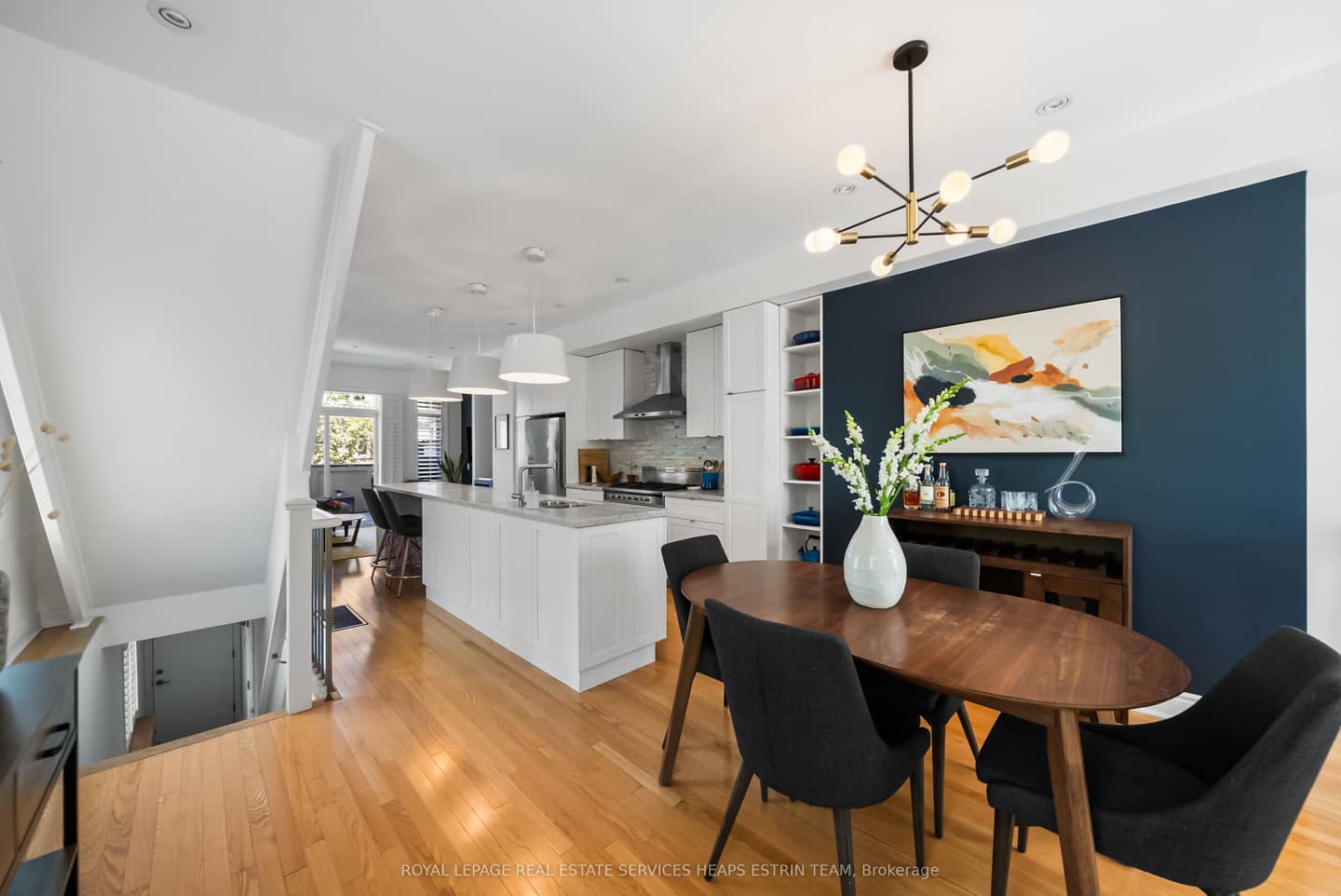 32 Mendota Road, Toronto, ON M8Y 1E8