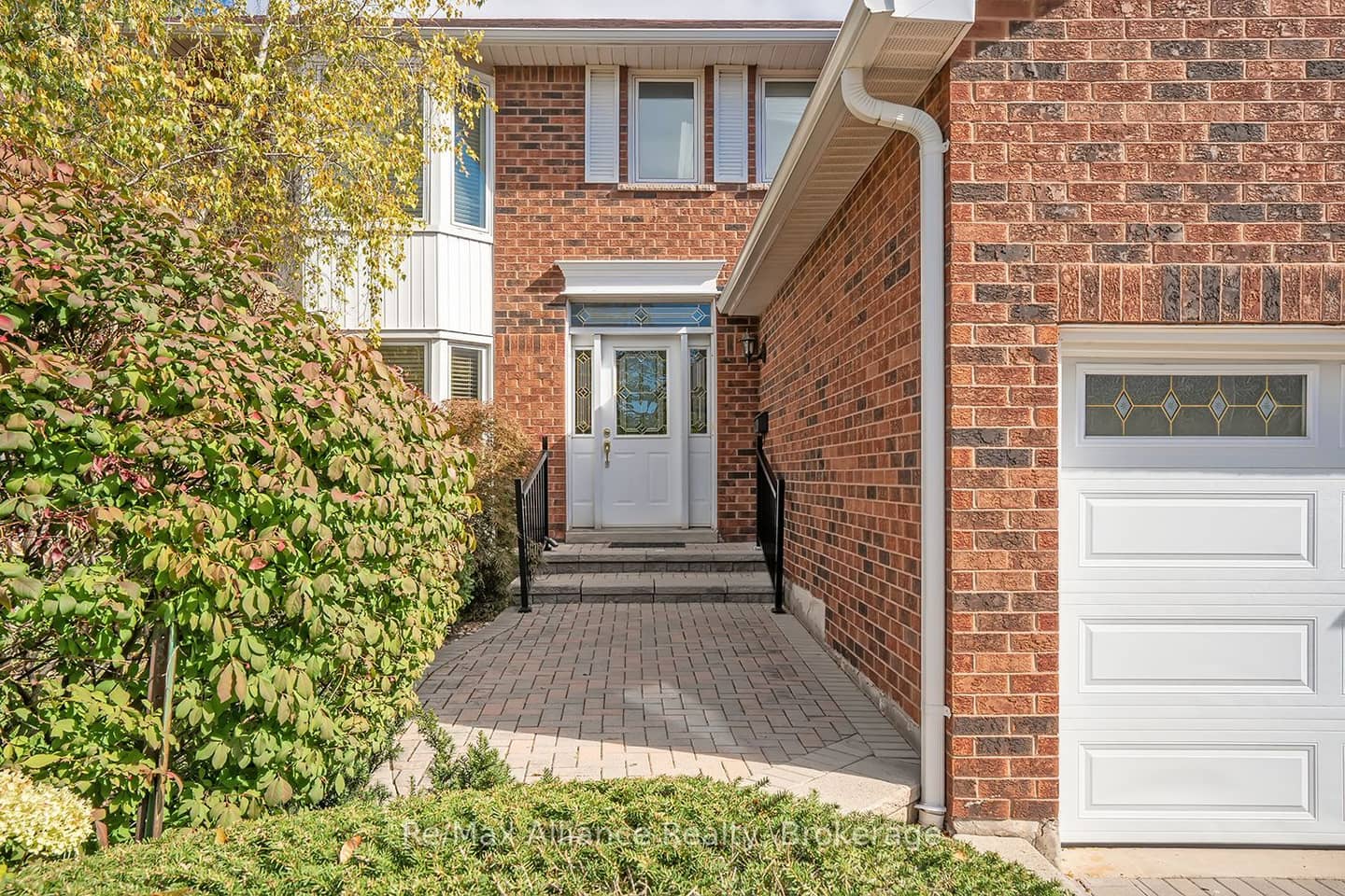2151 Pineview Drive, Oakville, ON L6H 5M3
