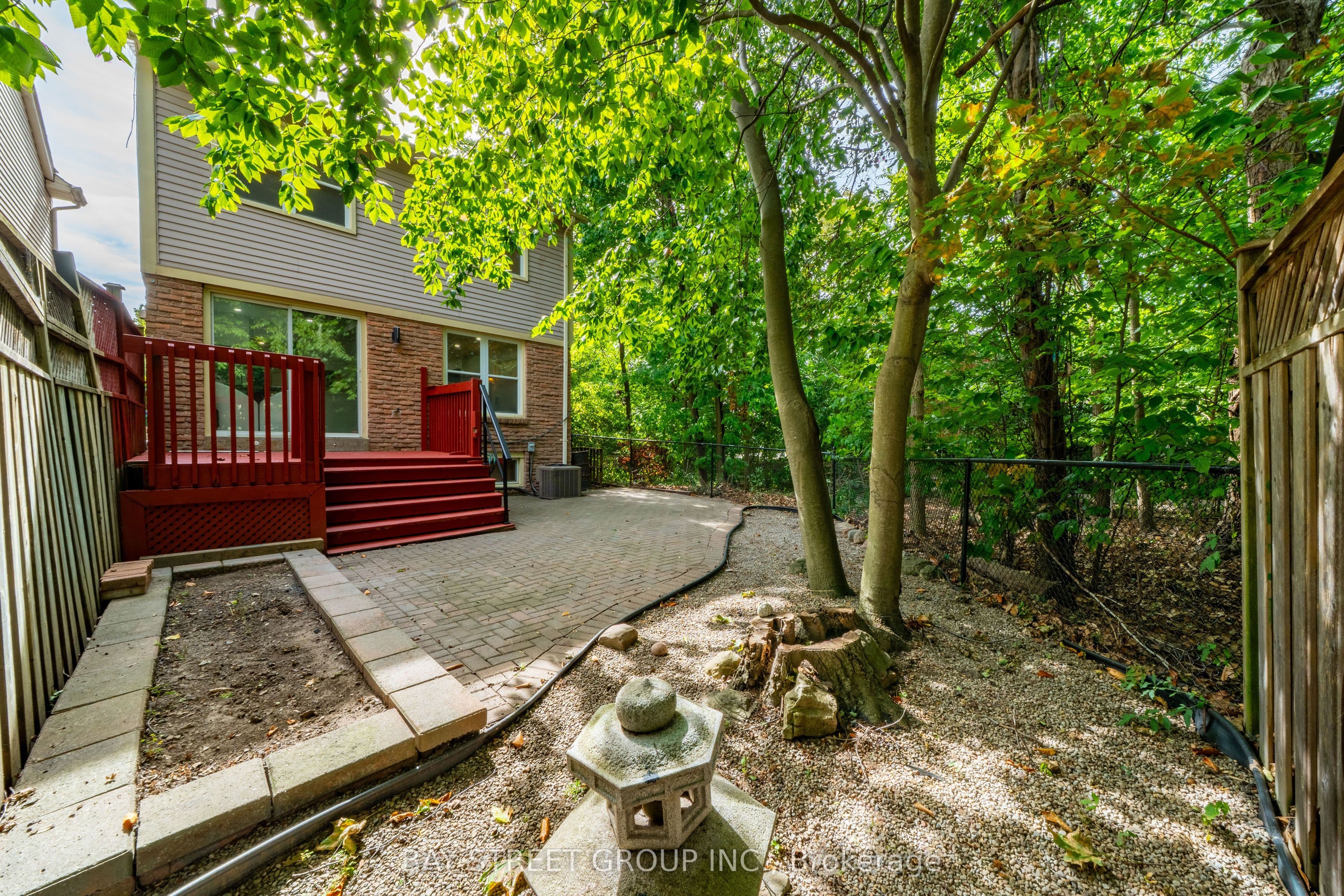 2439 Musket Court, Mississauga, ON L5L 3B7