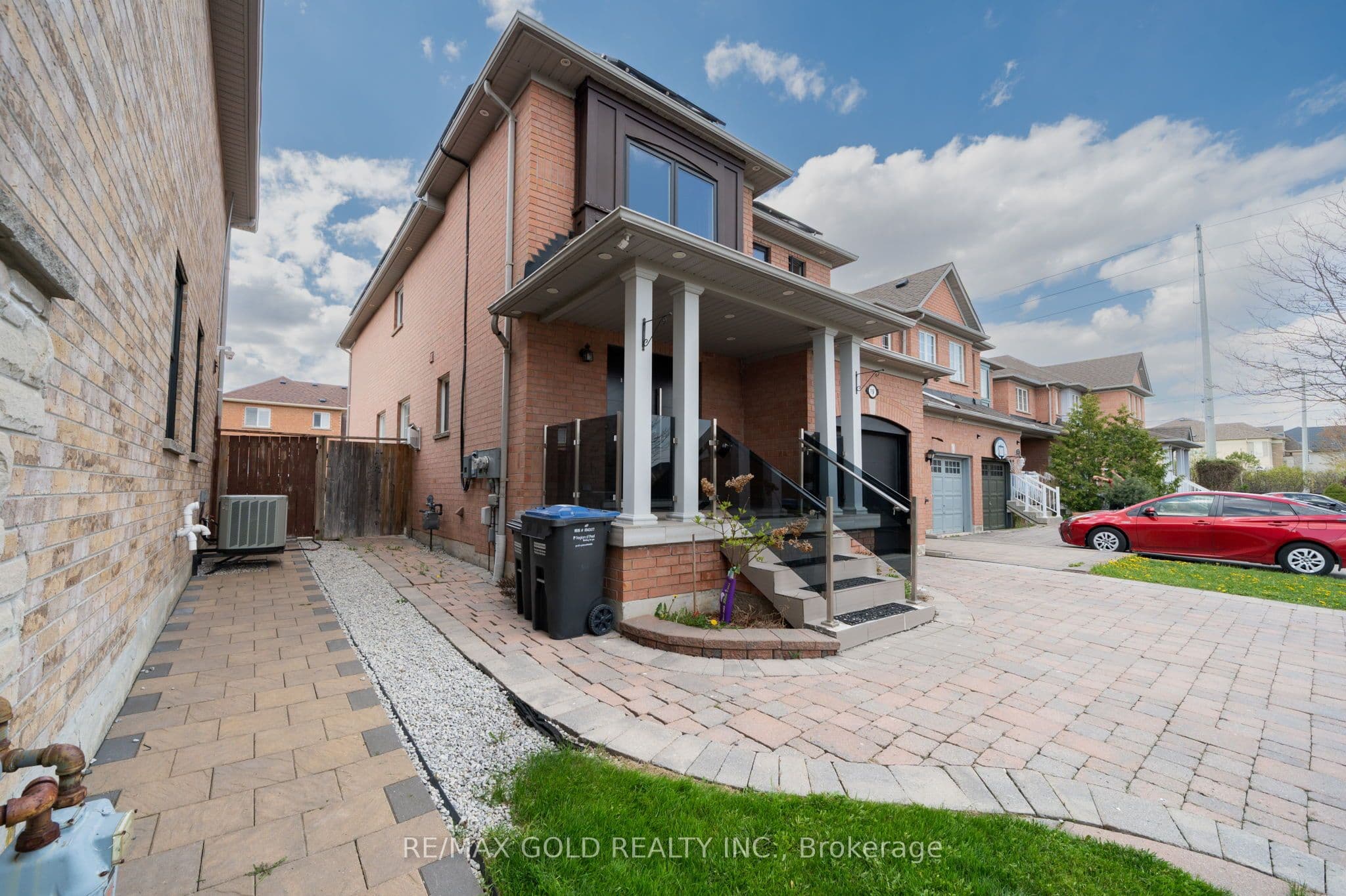 19 Spring Valley Court, Brampton, ON L6P 2E6